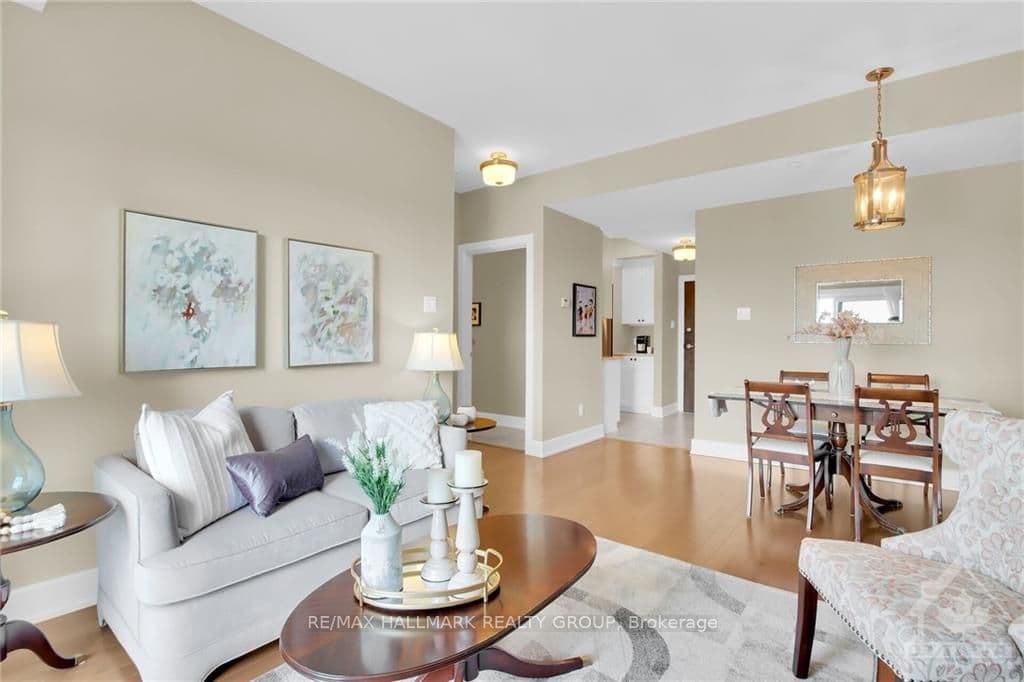 615 LONGFIELDS Drive Unit 302 photo 14