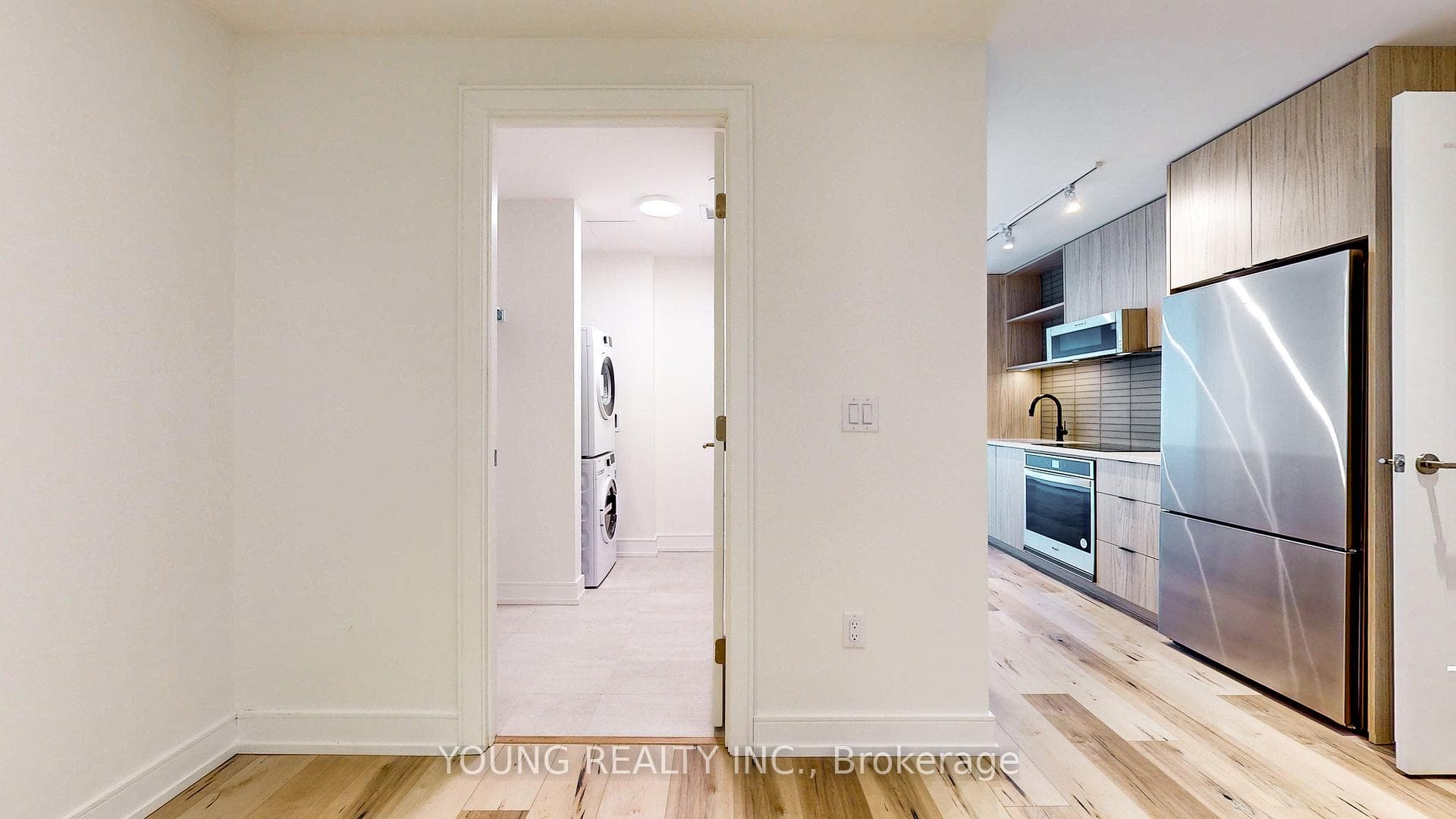 185 Dunlop Street Unit 813 photo 10