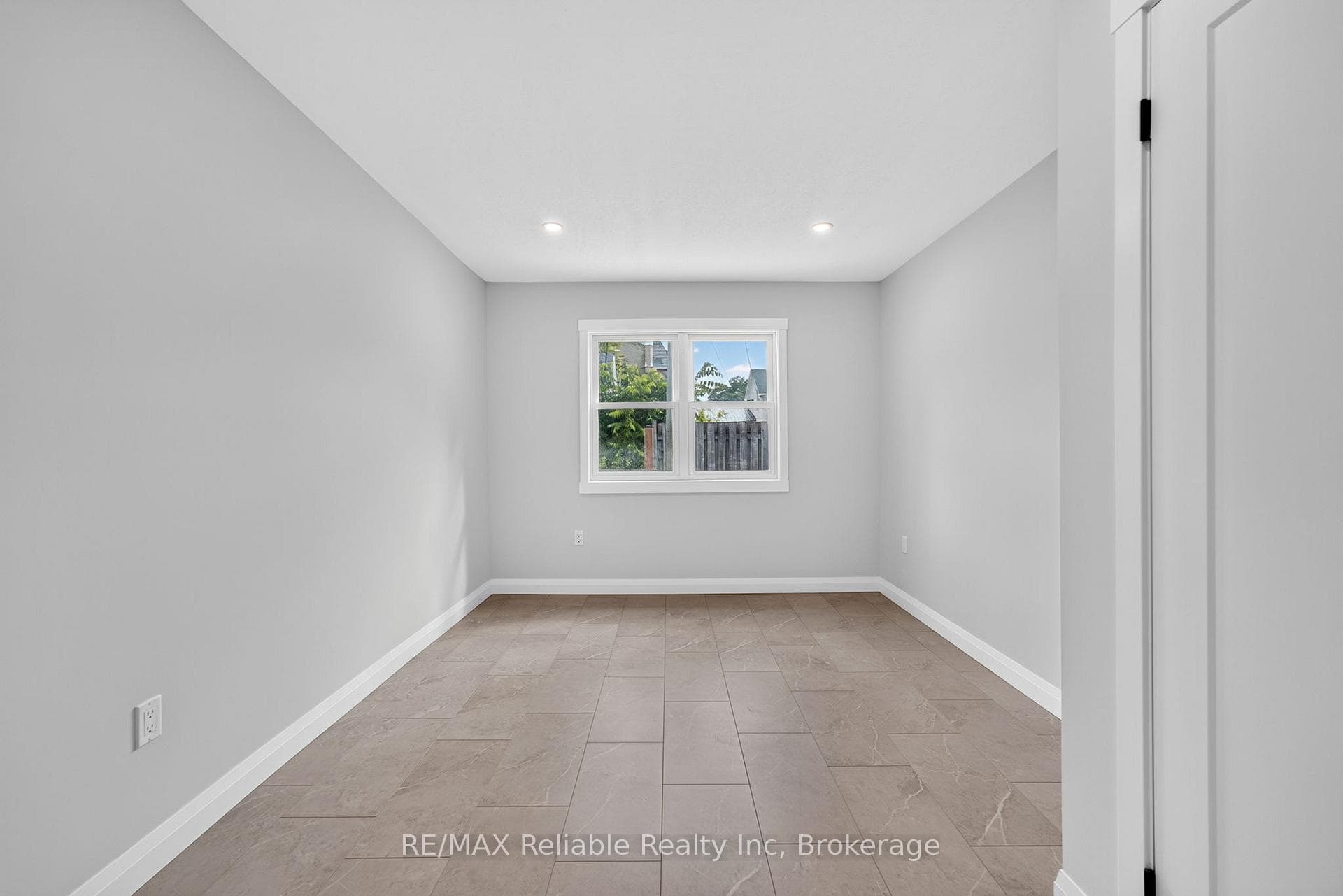 12 Jarvis Street photo 32
