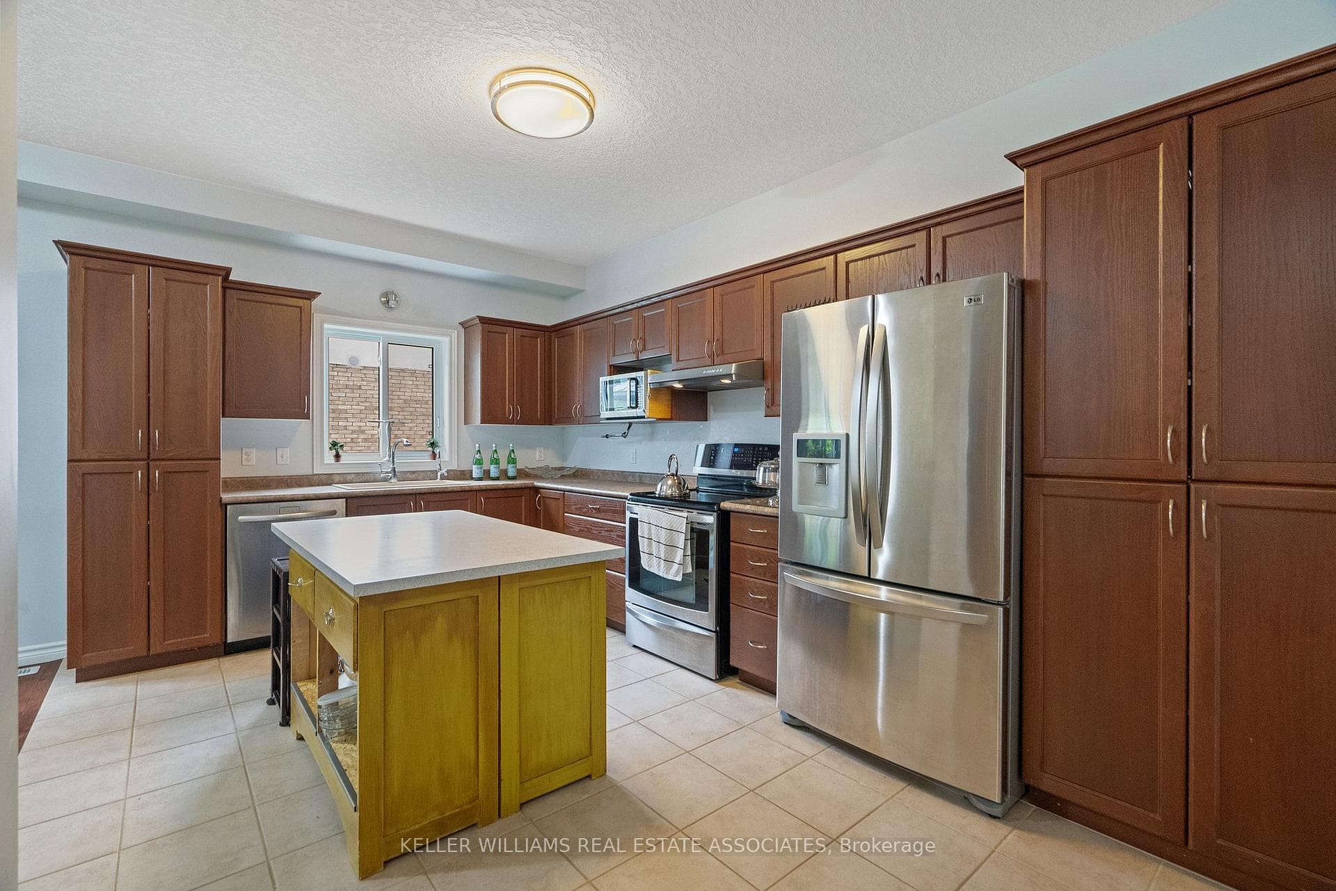 95 Yates Avenue photo 10