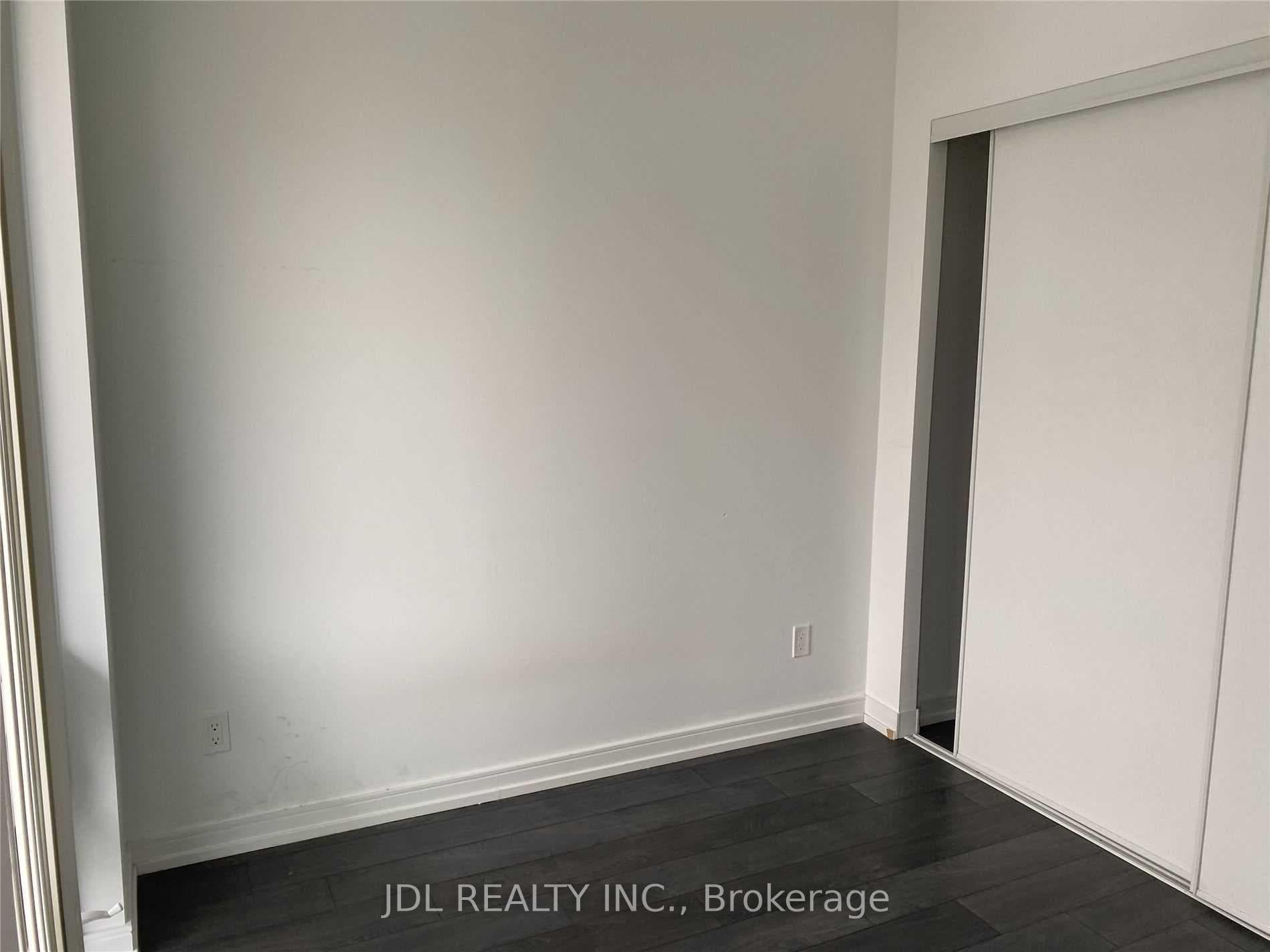 28 Wellesley Street Unit 704 photo 4