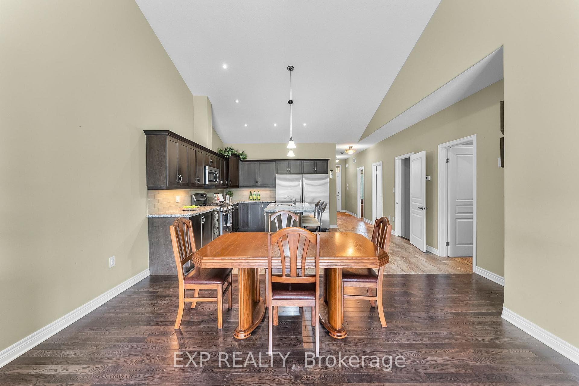 5490 Prince Edward Avenue Unit 4 photo 11
