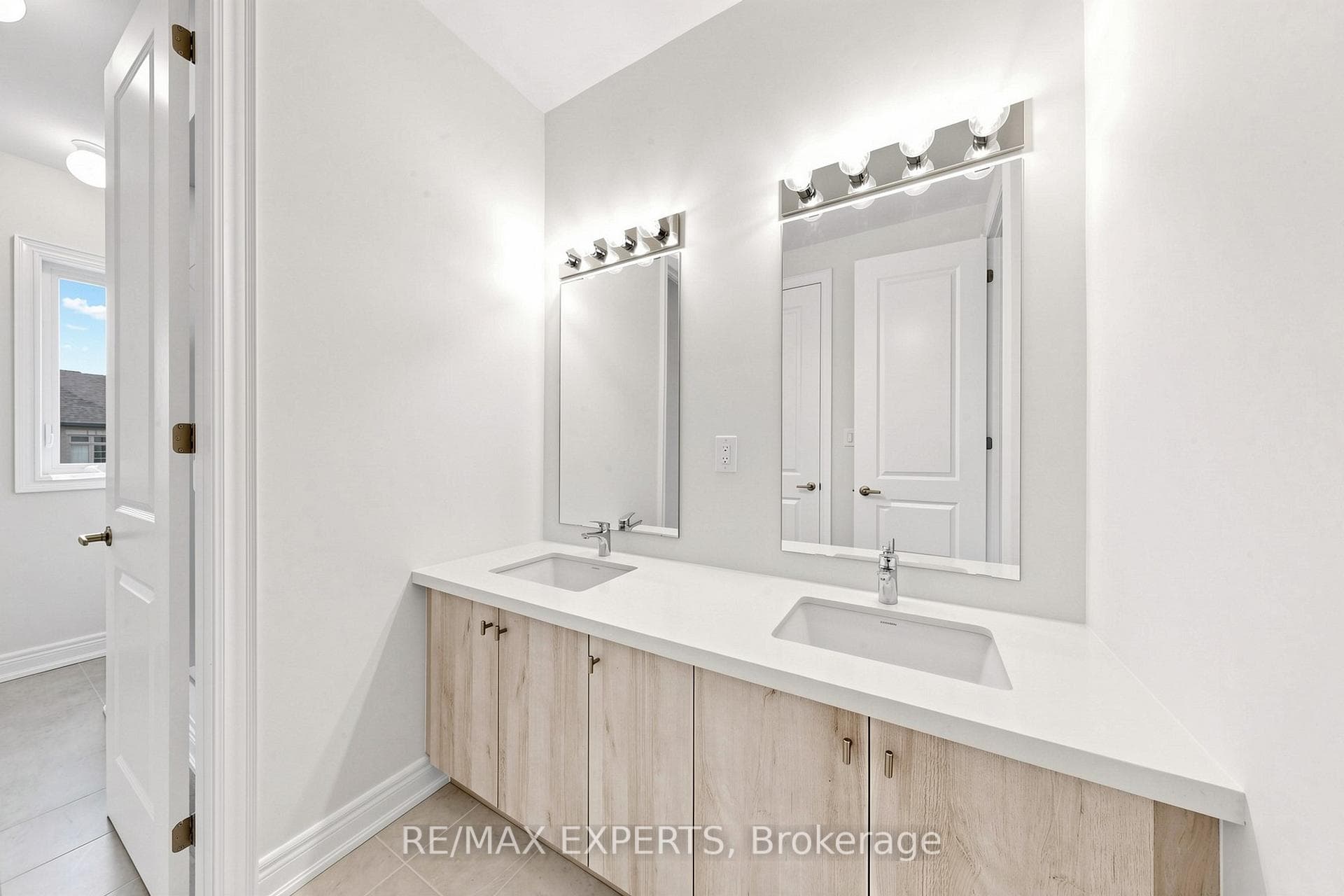 60 Bud Leggett Crescent photo 44