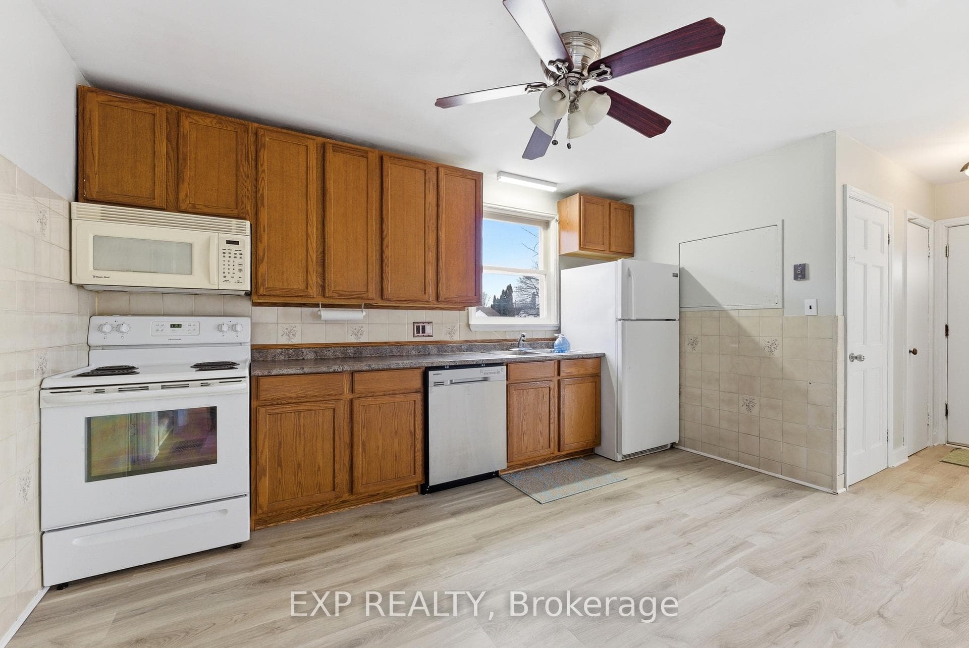8 Reynolds Crescent photo 11
