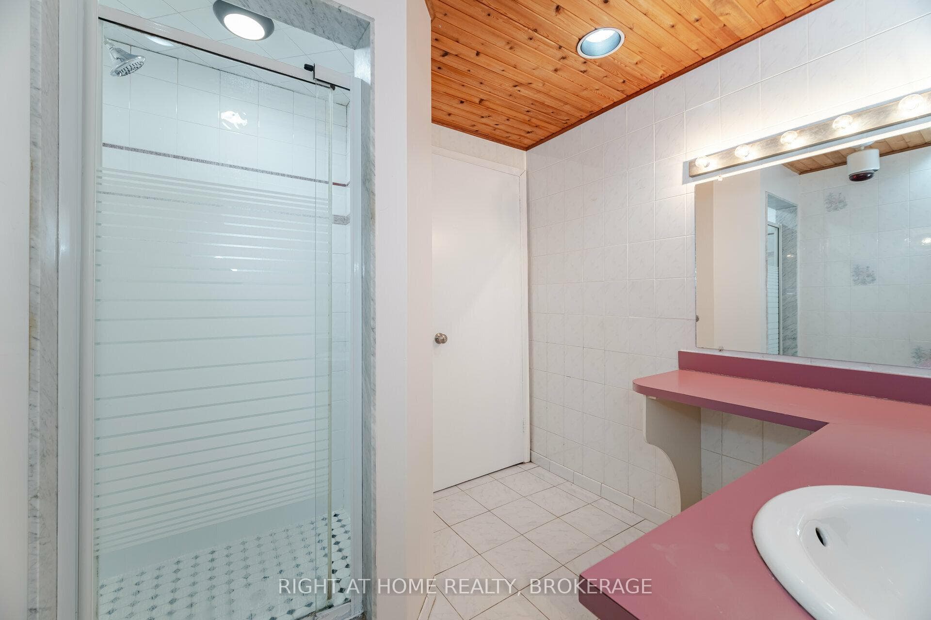 51 Monteagle Court photo 32