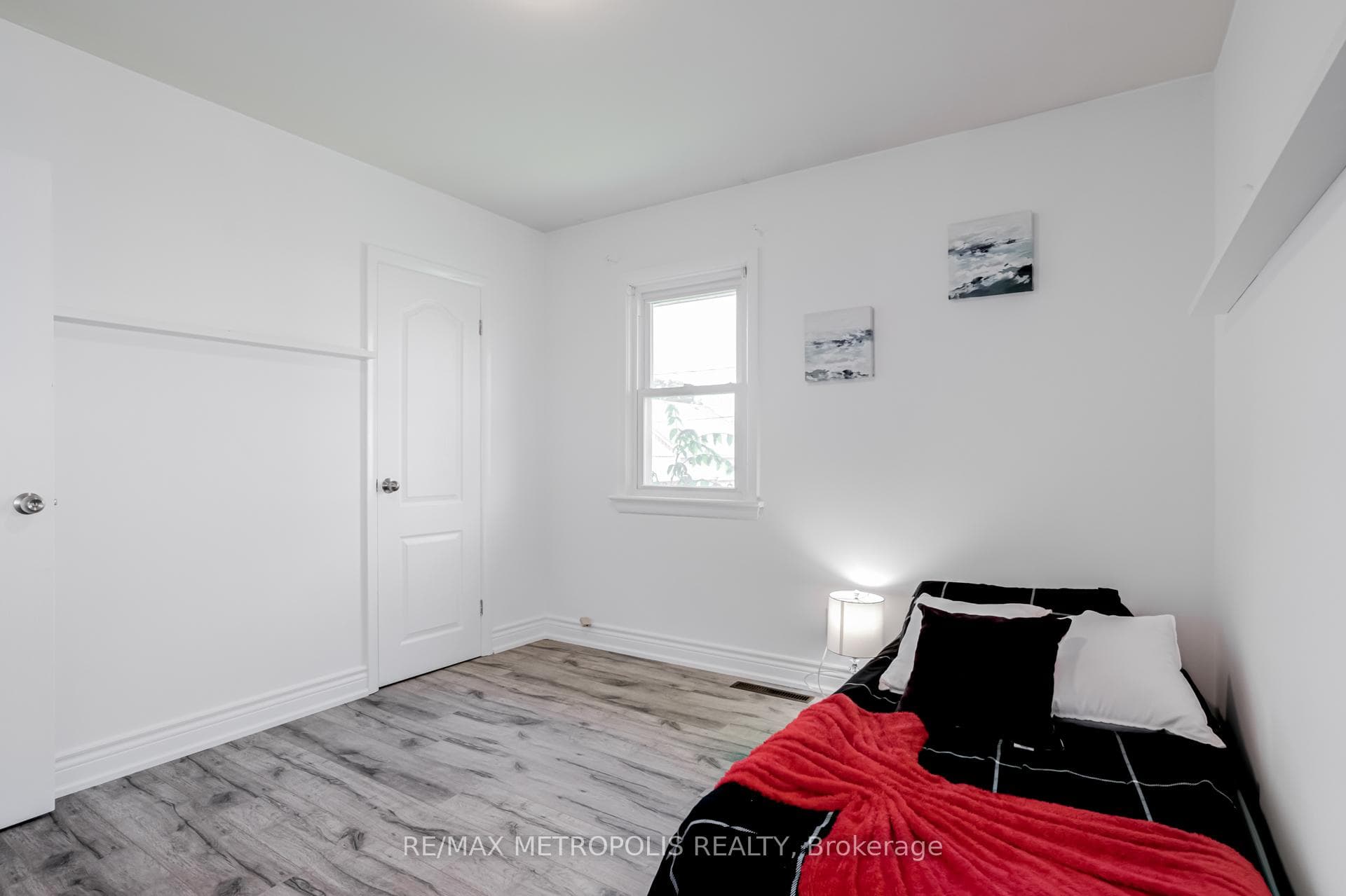 76 Albert Street photo 16