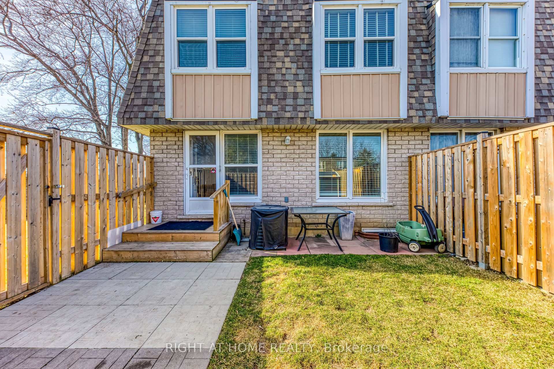 153 Limeridge Road Unit 10 photo 32
