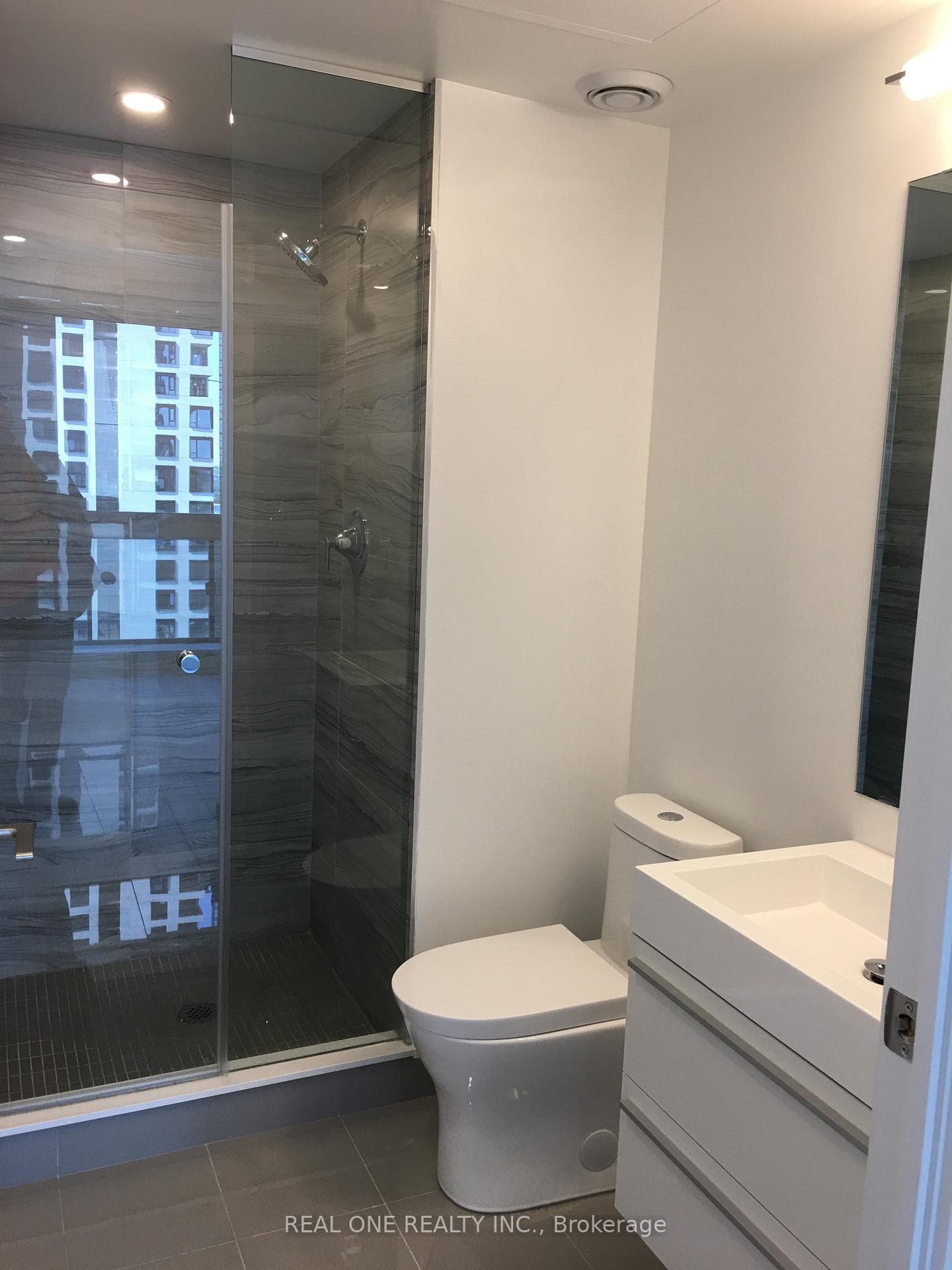 39 Roehampton Avenue Unit 4002 photo 8