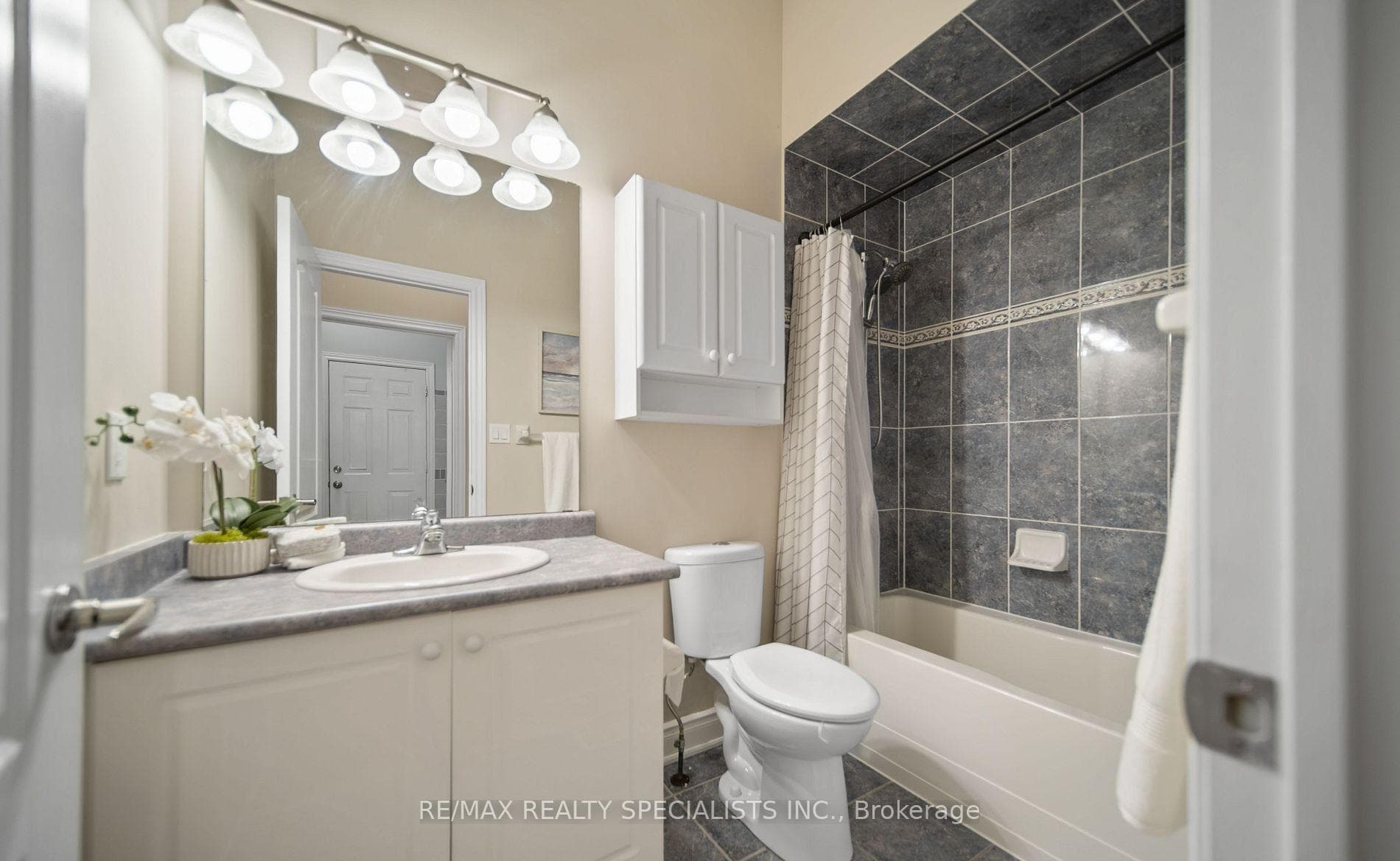 31 Saint Hubert Drive photo 26