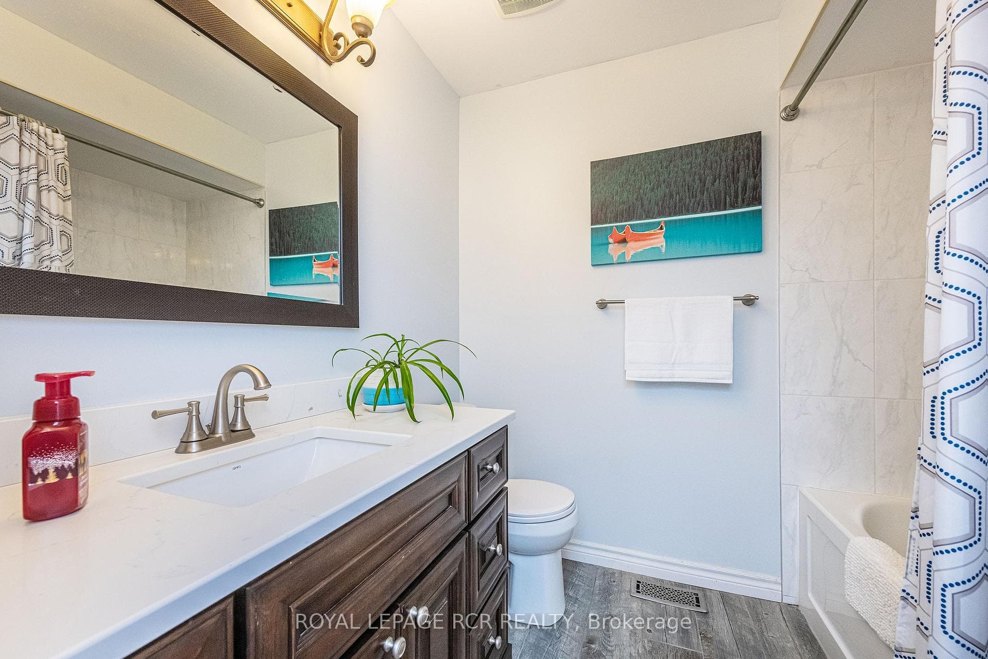 Main 4pc Washroom