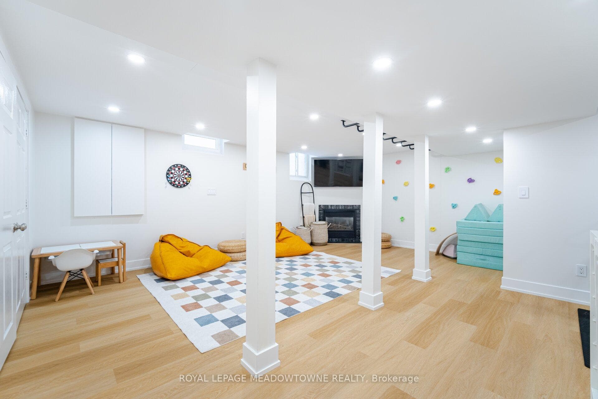 1433 Reynolds Avenue photo 41