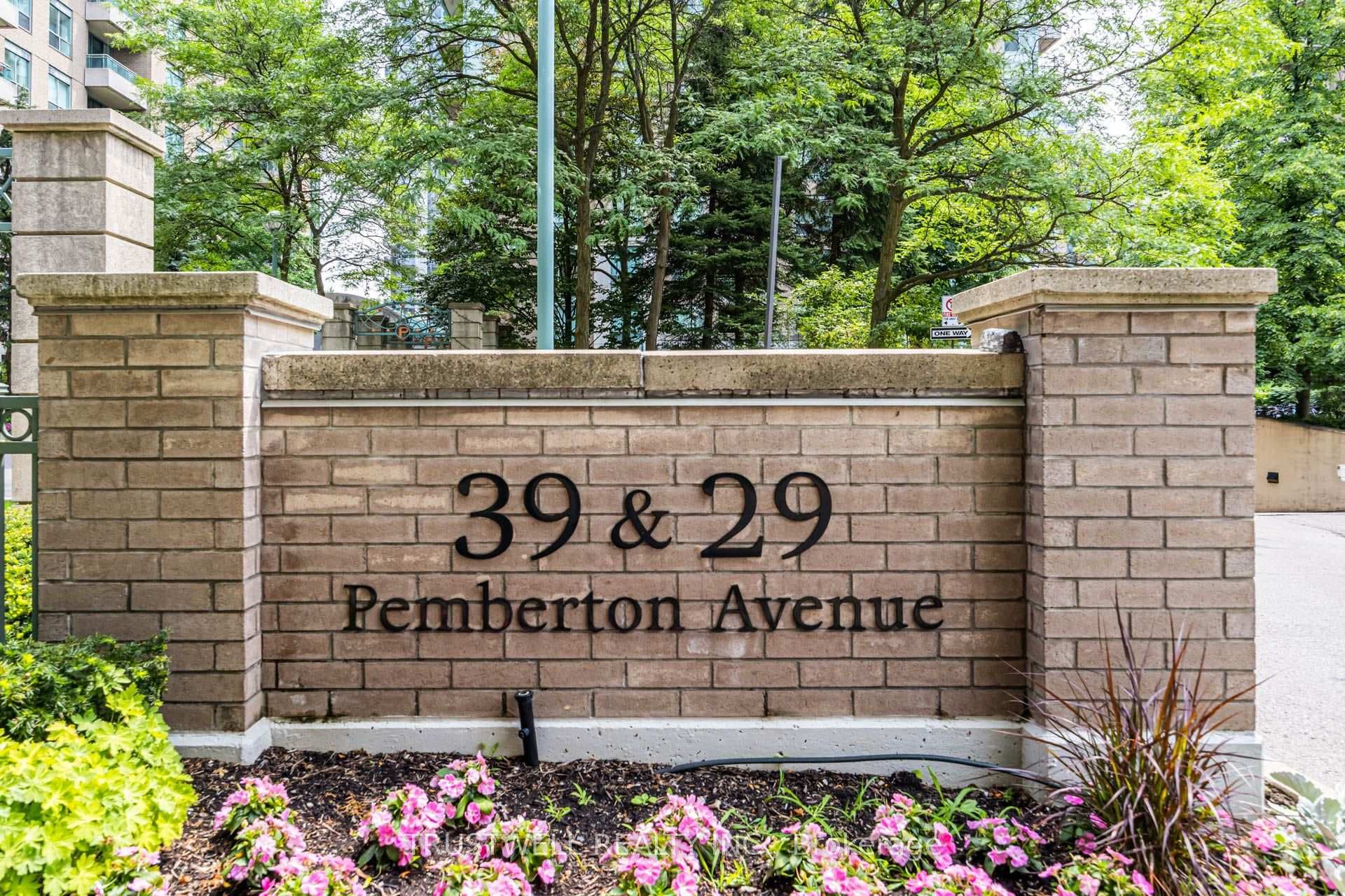 39 Pemberton Avenue Unit 401 photo 5