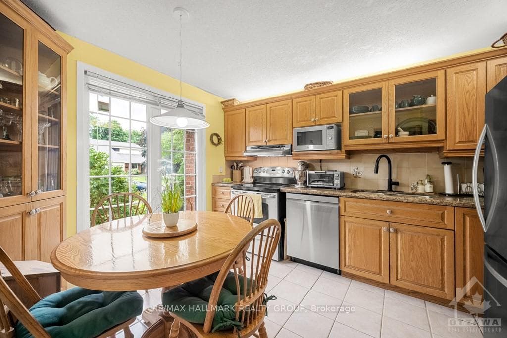34 MELVILLE Drive photo 4