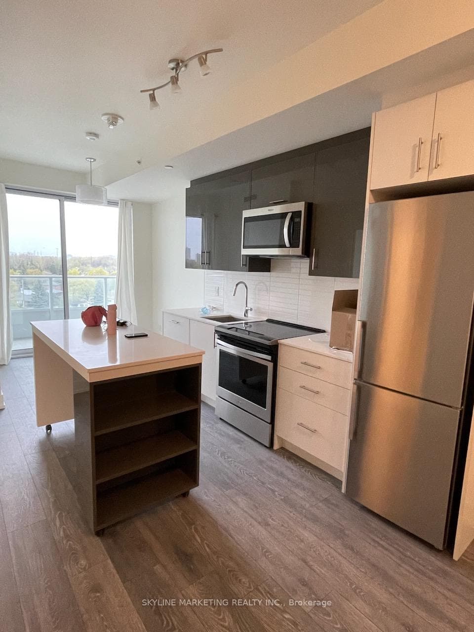 180 Fairview Mall Drive Unit 708 photo 4