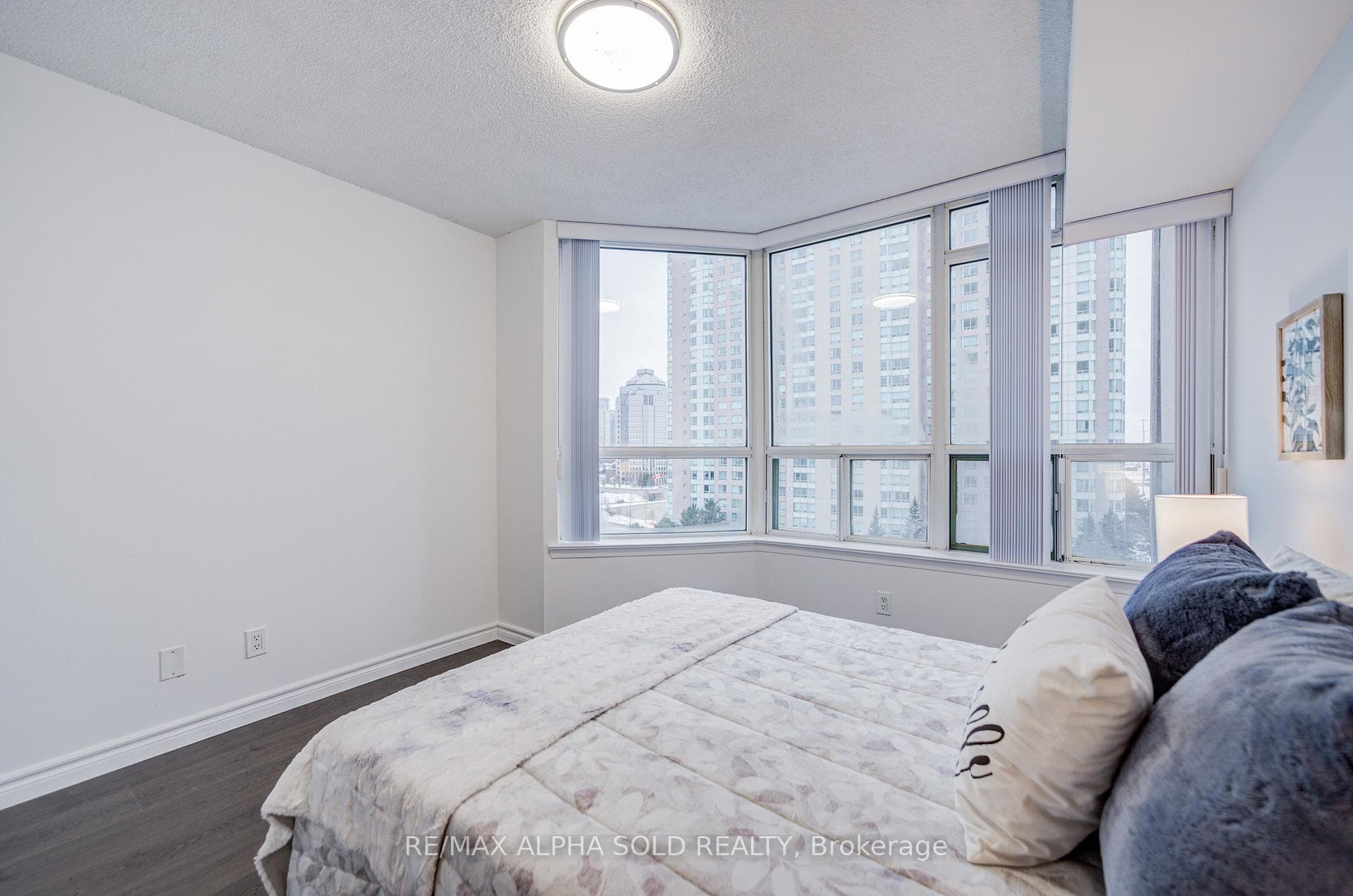 88 Corporate Drive Unit 907 photo 26