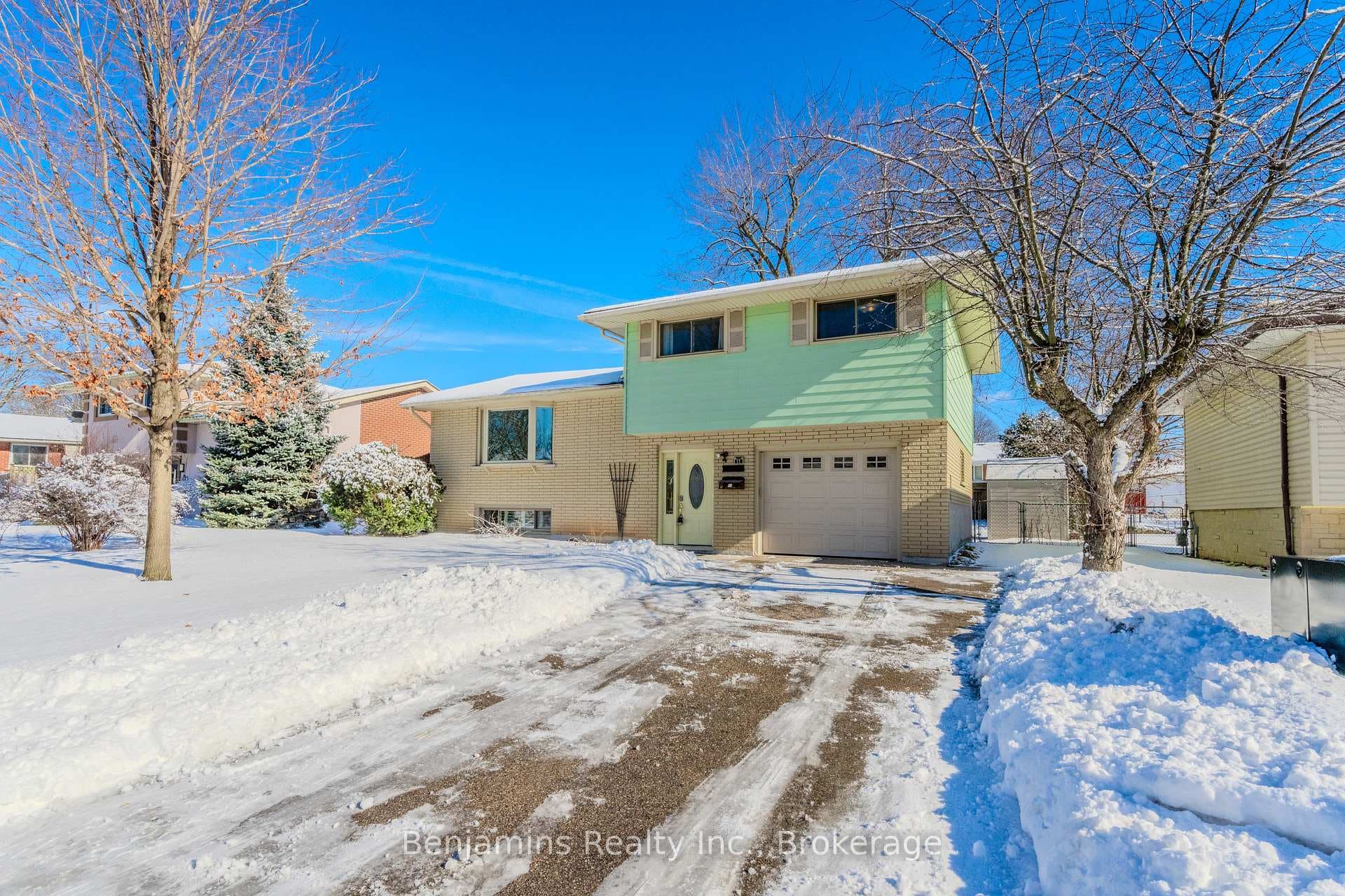 11 Willow Avenue photo 2
