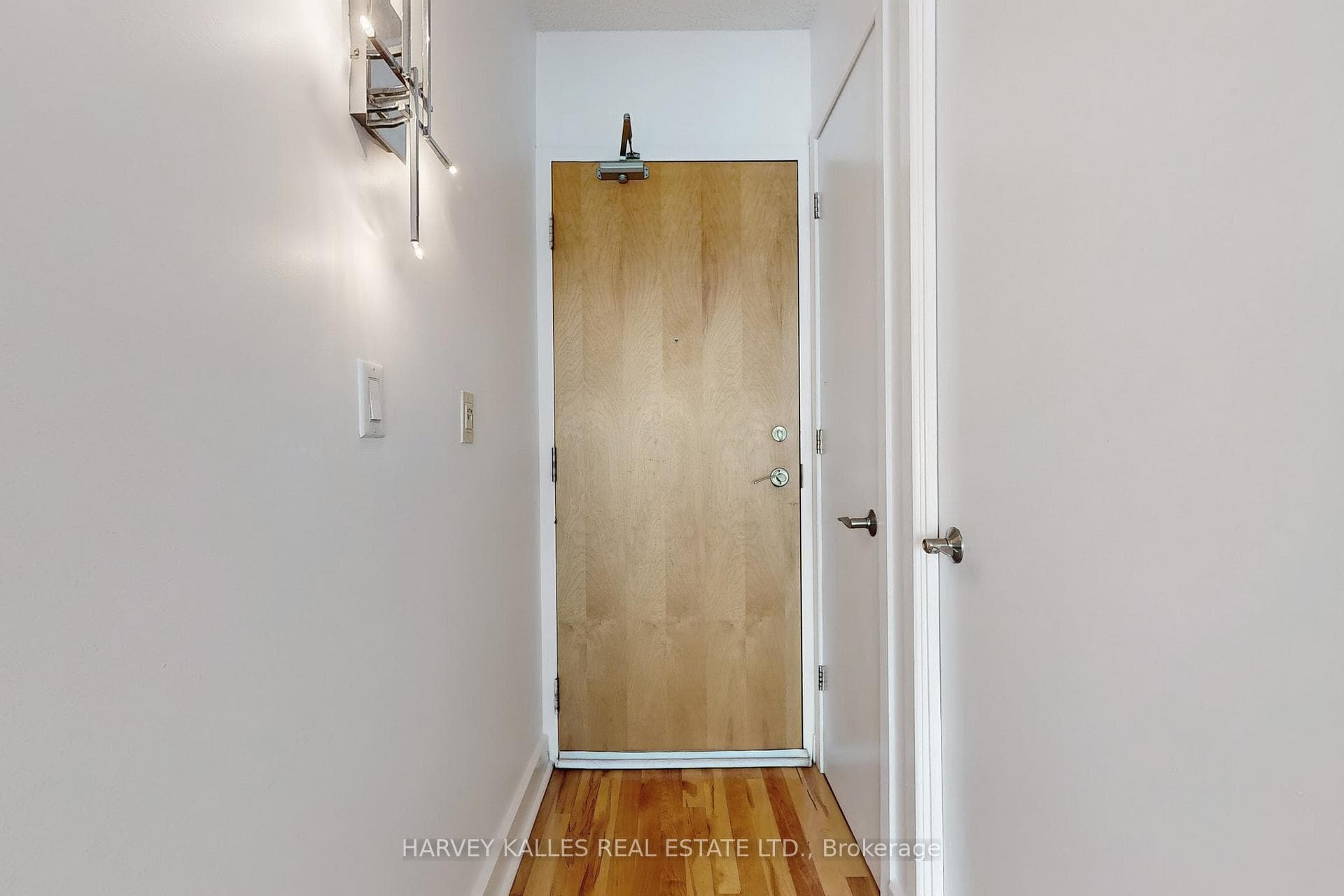 350 Wellington Street Unit 319 photo 27