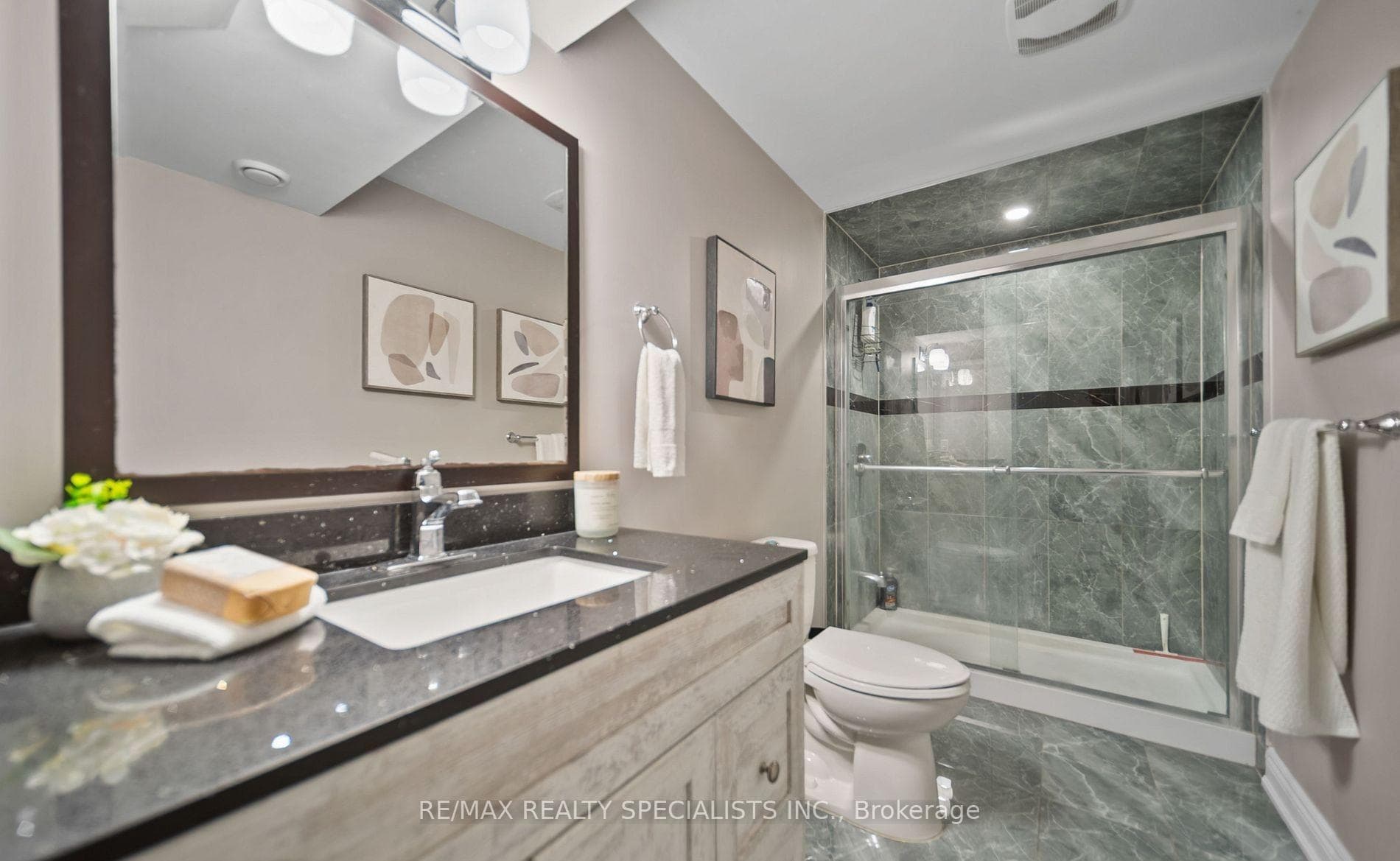 31 Saint Hubert Drive photo 38