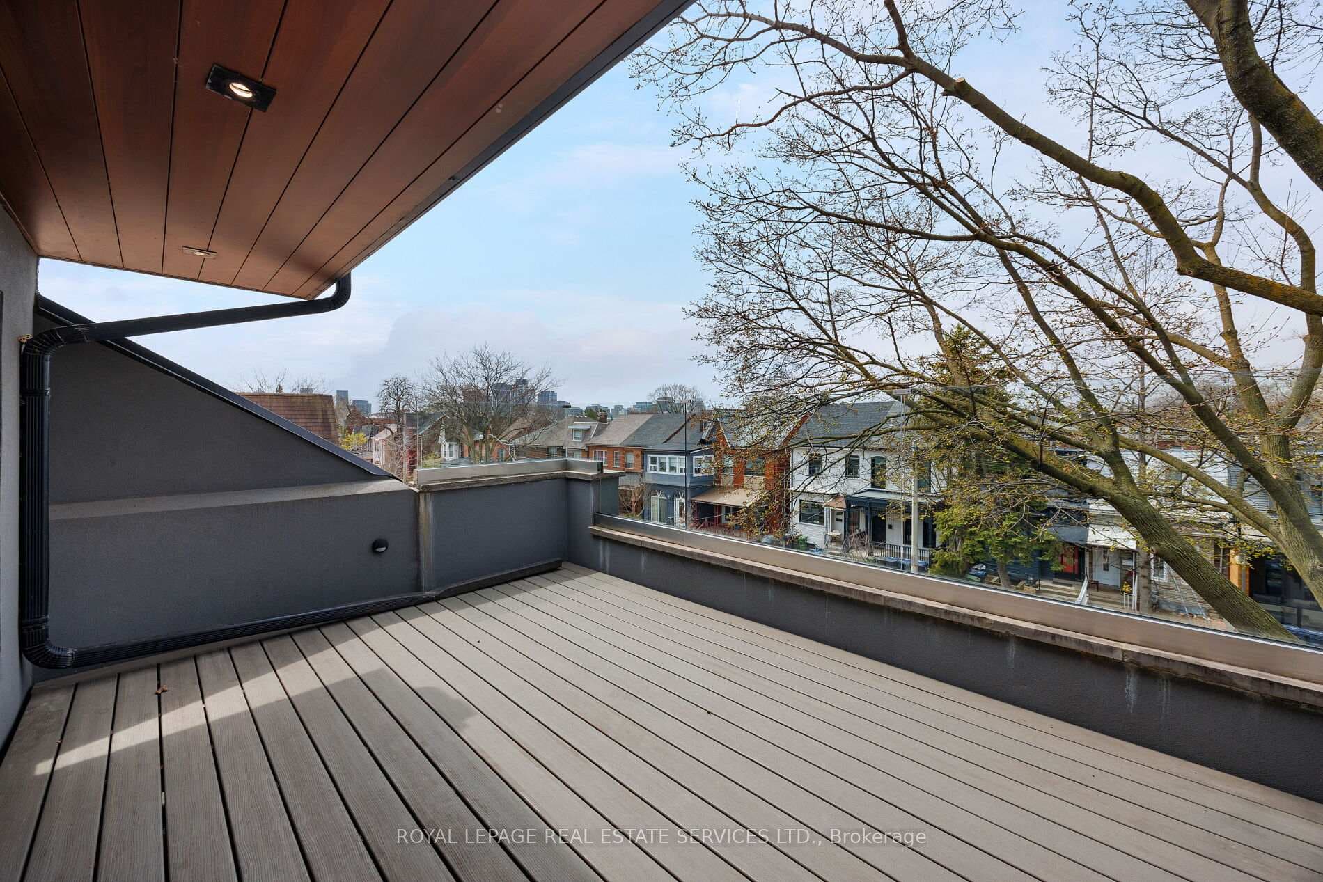 121 Markham Street photo 32