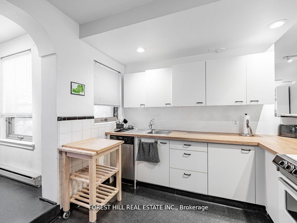 1840 Bathurst Street Unit 305 photo 9