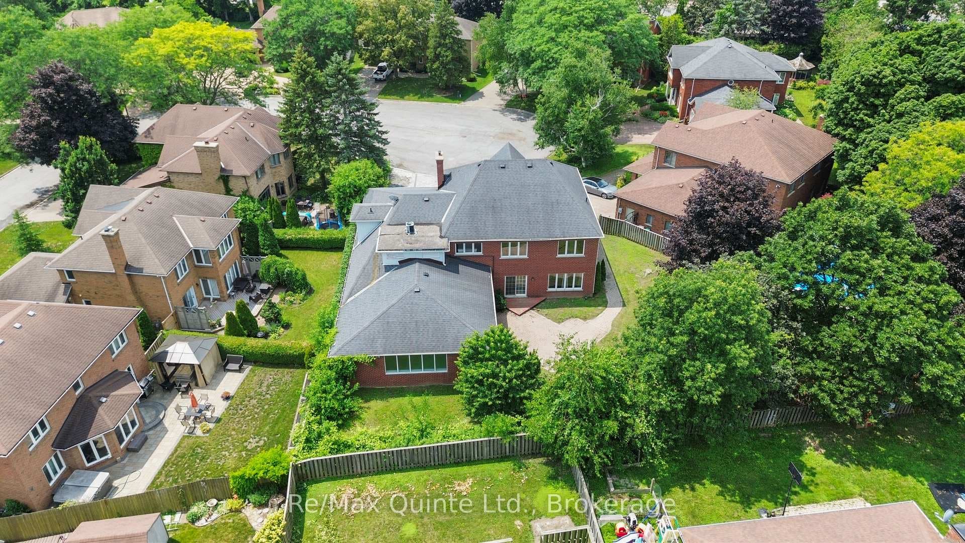 17 Applewood Court photo 4