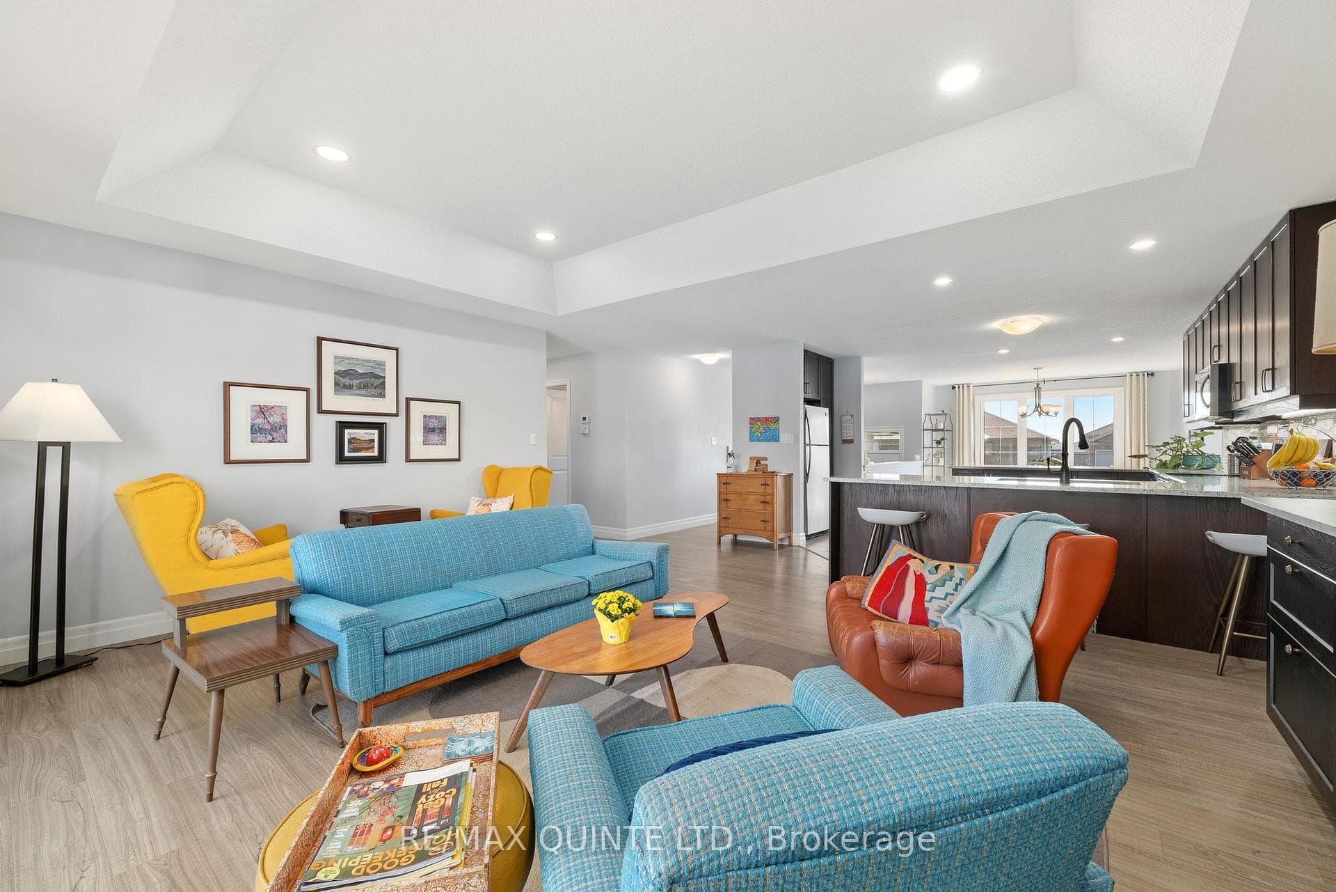 56 McIntosh Crescent photo 9