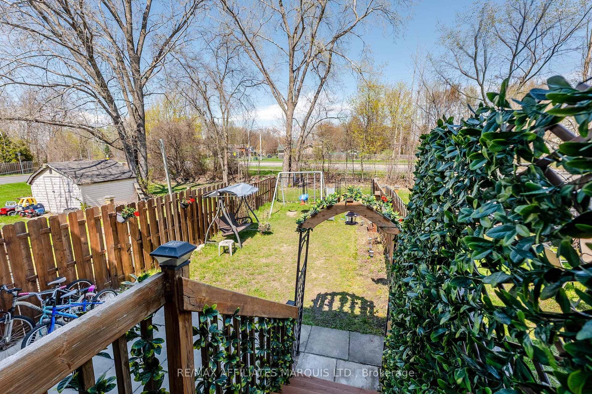 812 Glengarry Boulevard photo 38