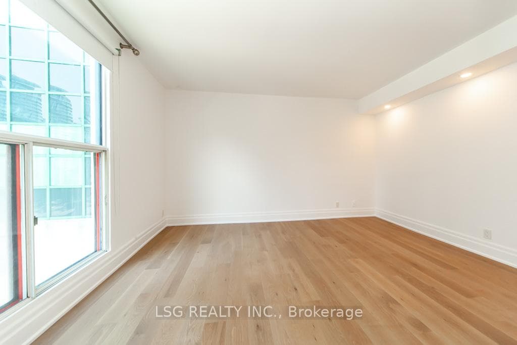99 Harbour Square Unit 812 photo 25