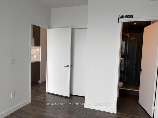 8 Eglinton Avenue Unit 5208 photo 9