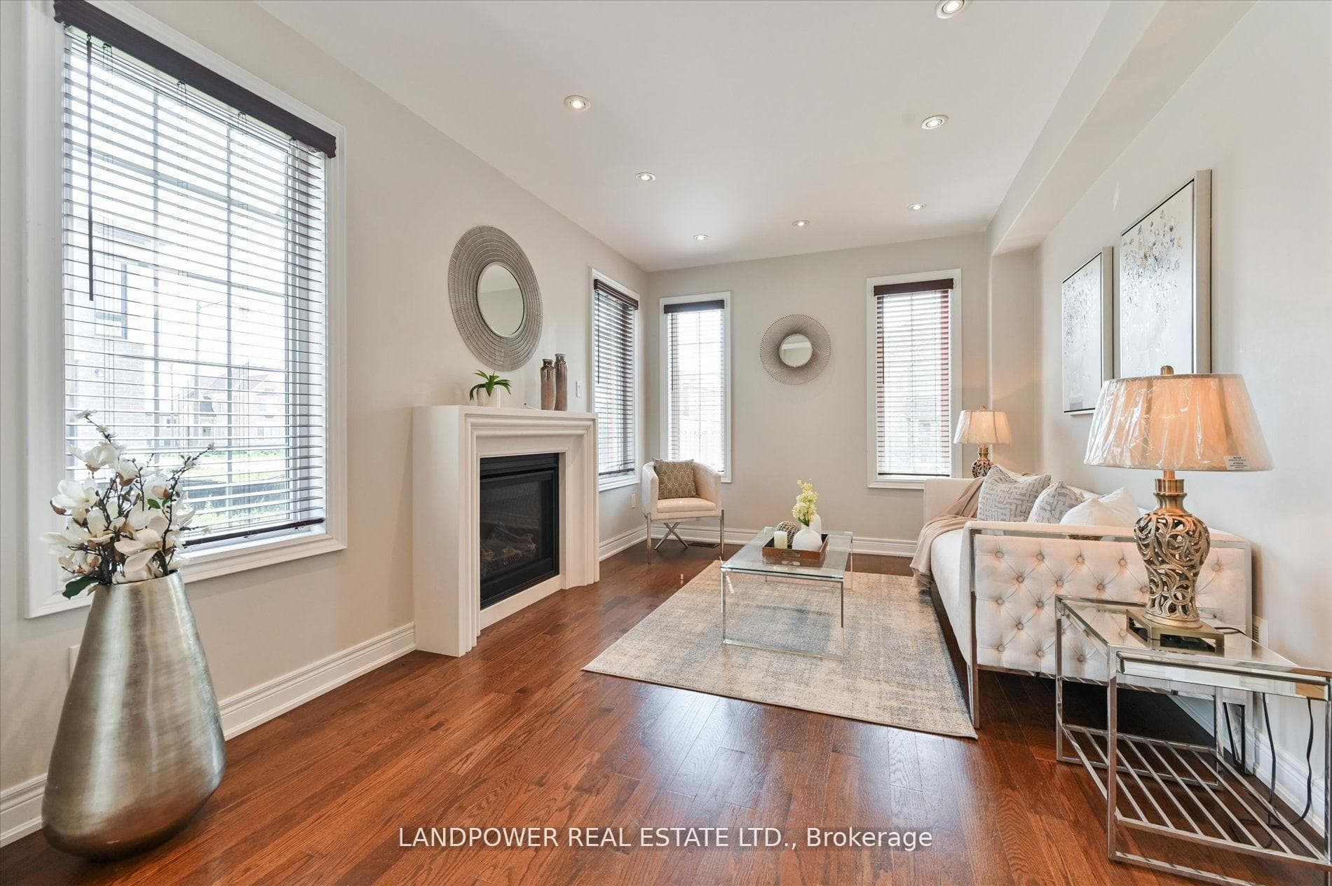 1 Mondial Crescent photo 13