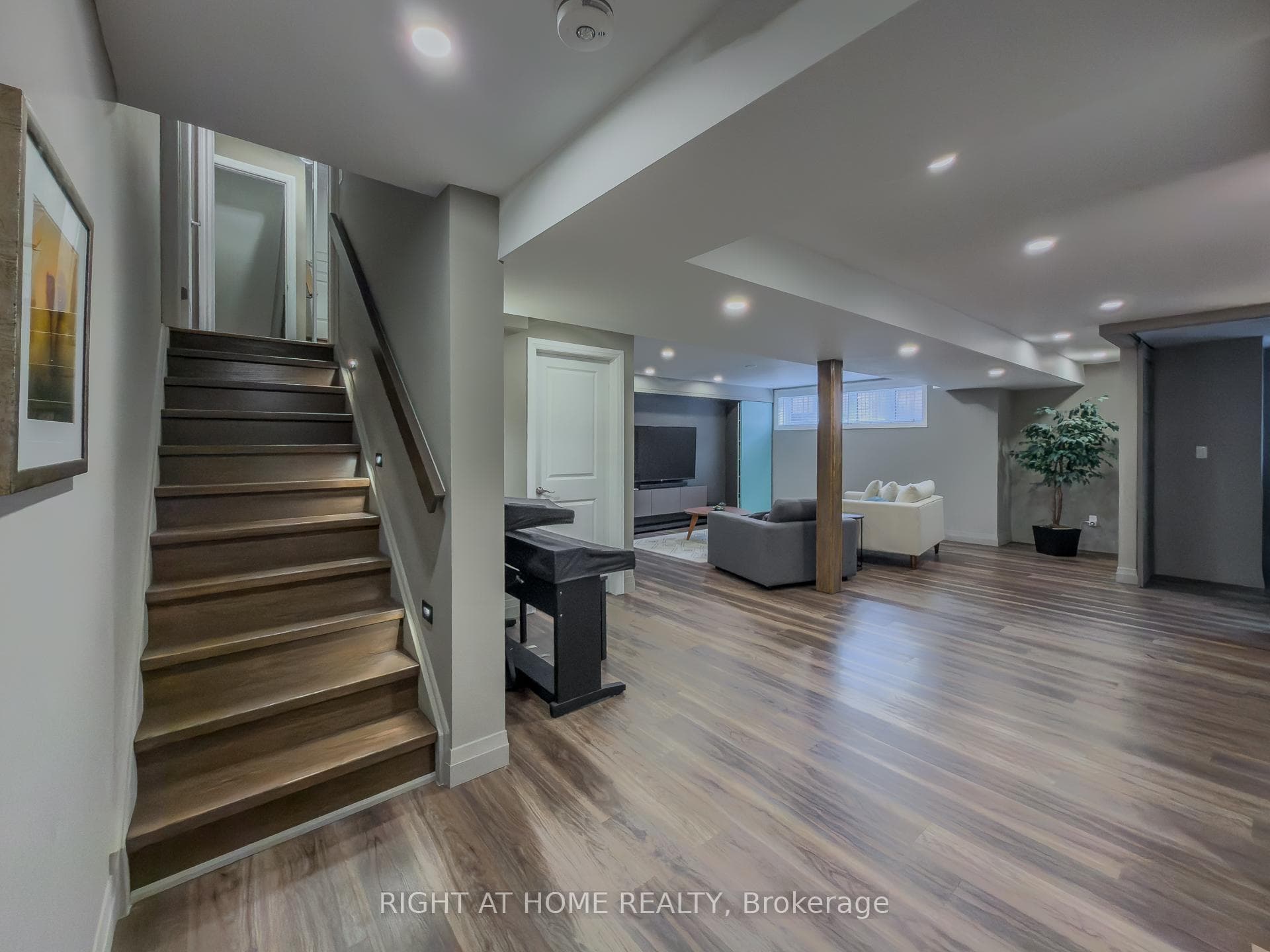 77 Leaden Hall Drive photo 42