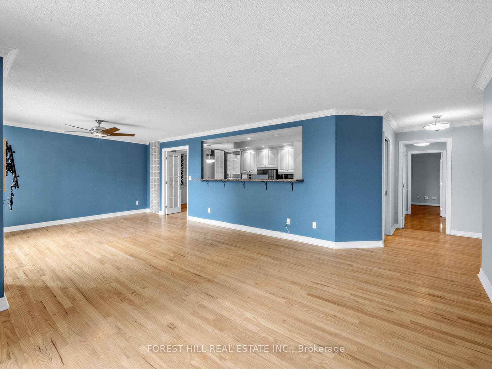 2727 Yonge Street Unit 412 photo 6