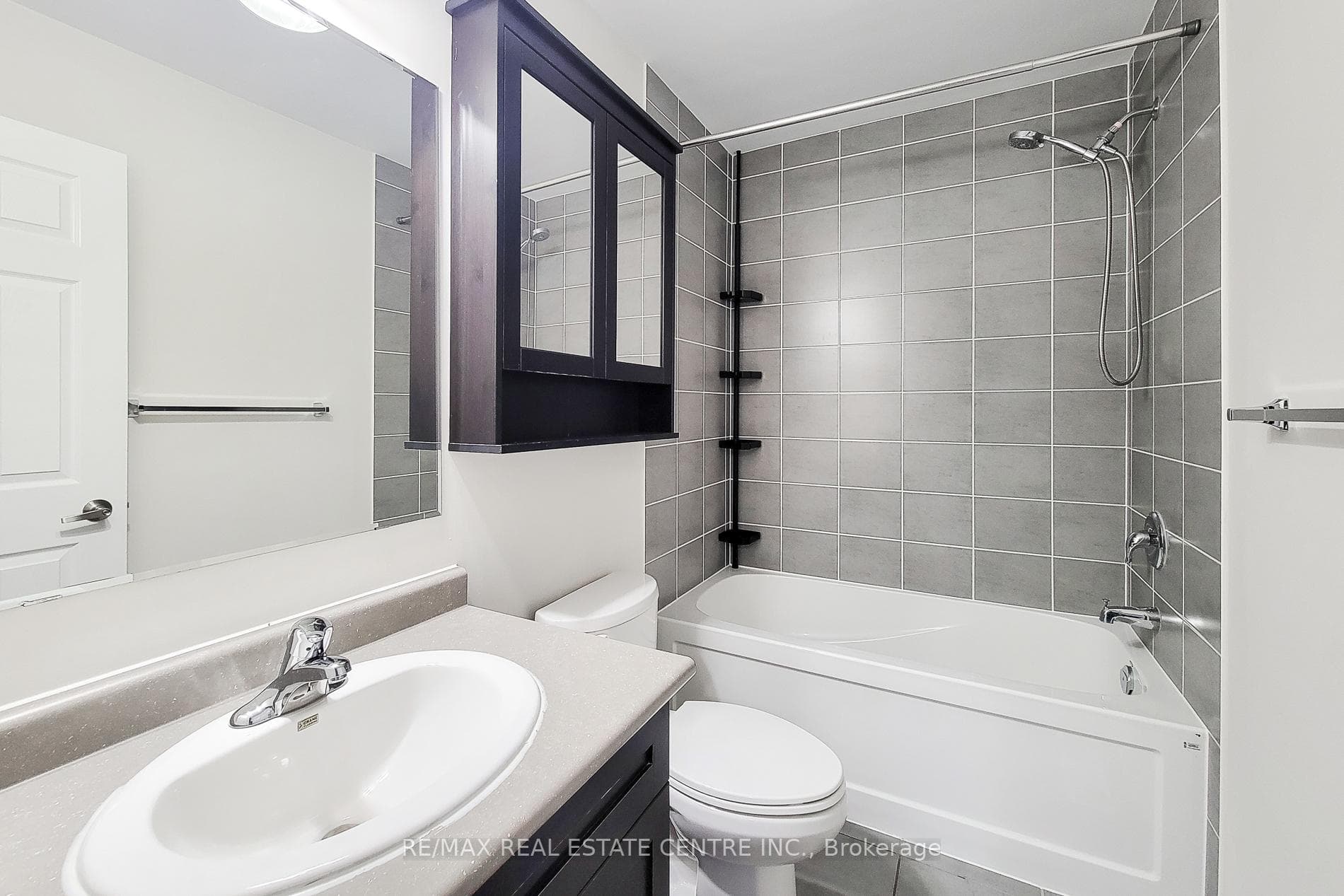 82 Reichert Court photo 24