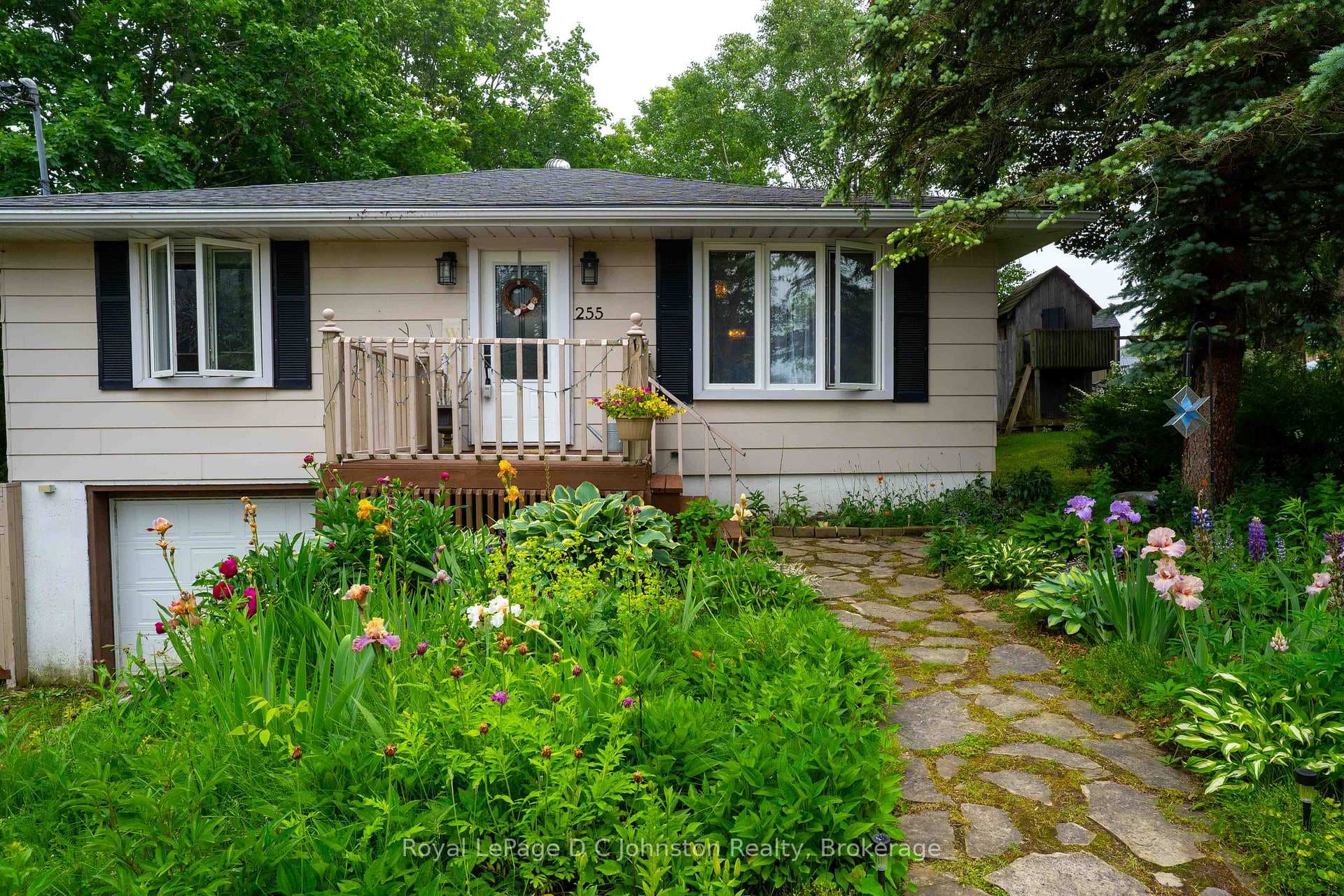 255 Rowe Street photo 38