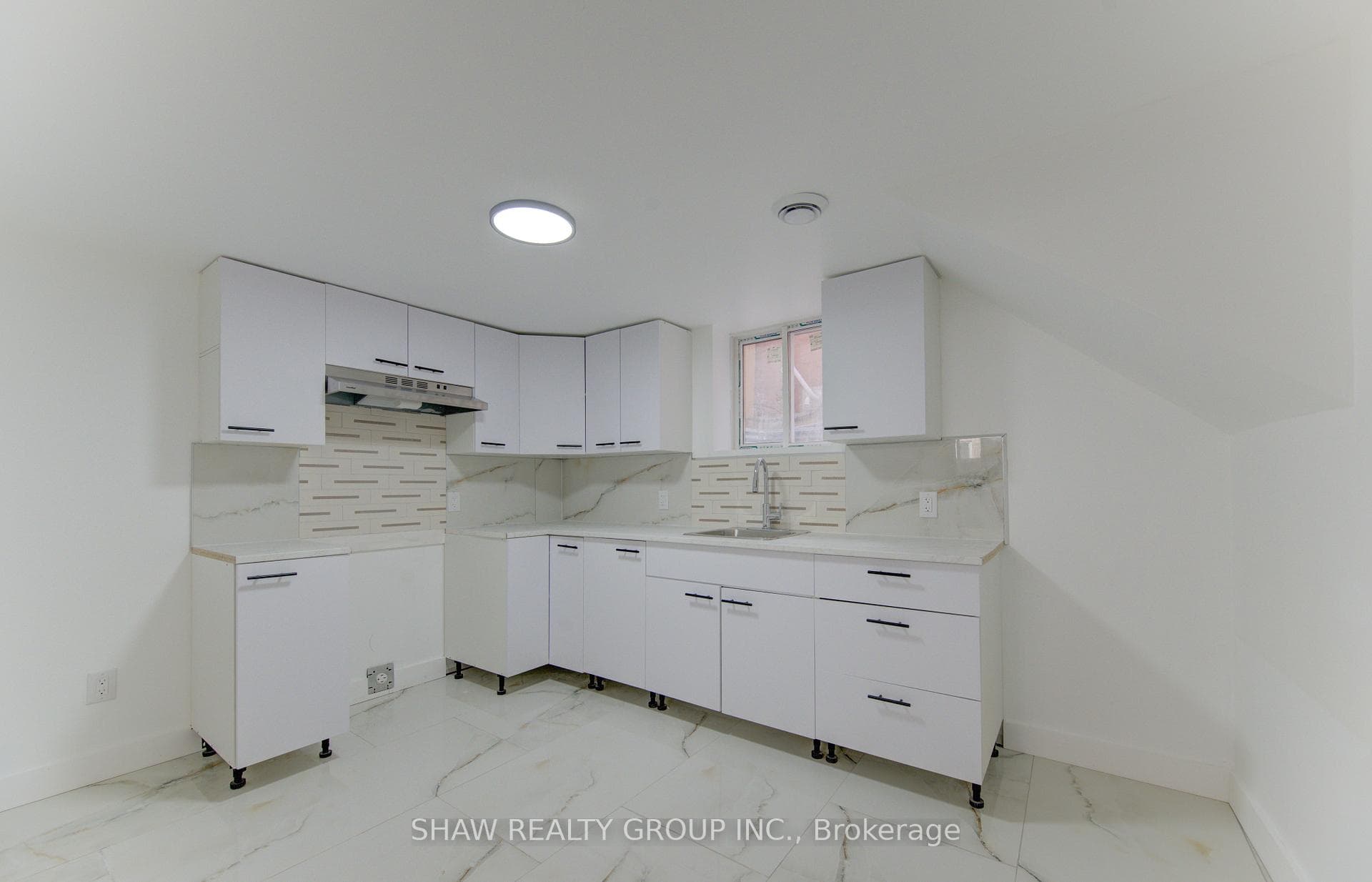 80 Lancaster Street photo 32