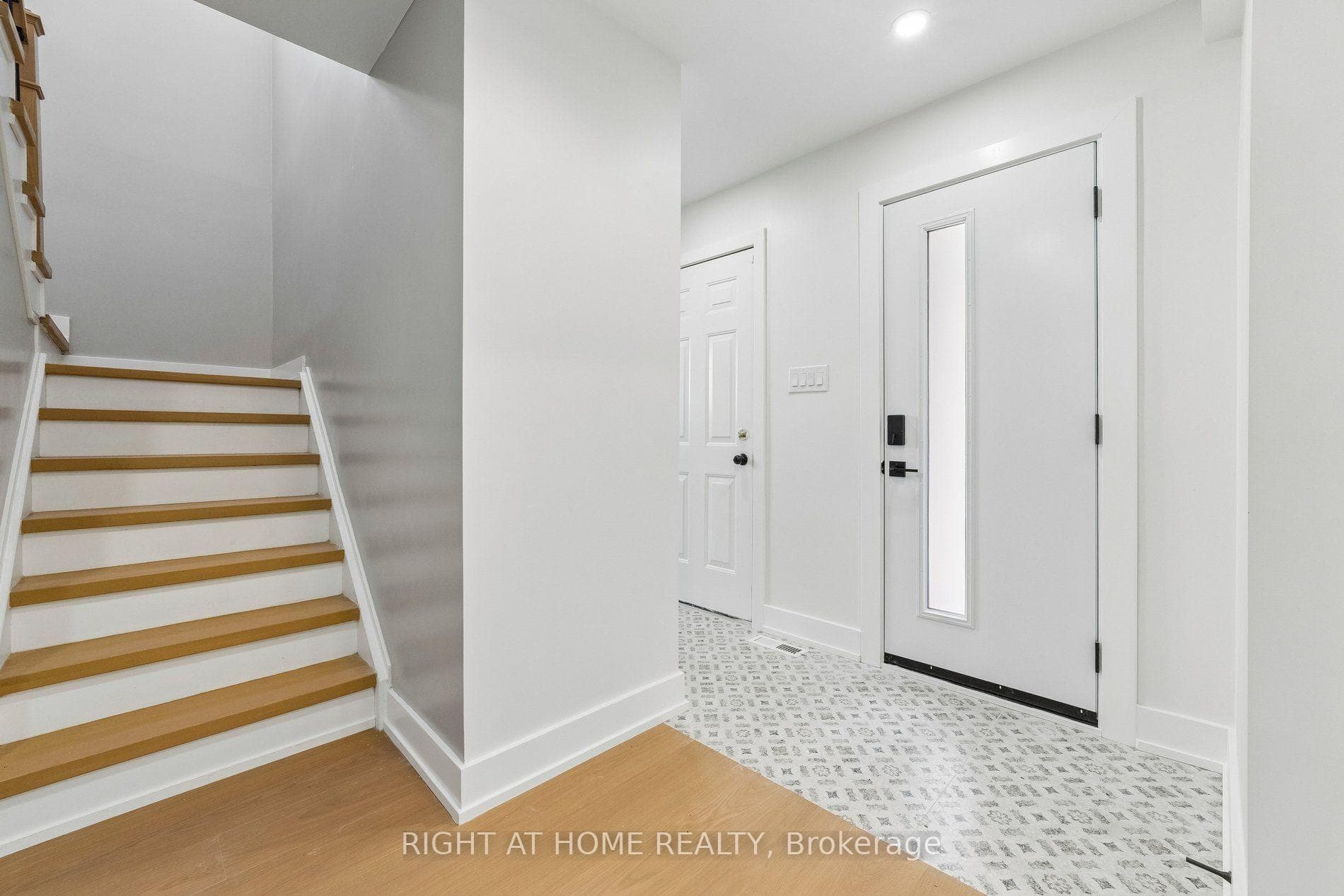 16 Ian Fleming Crescent photo 8