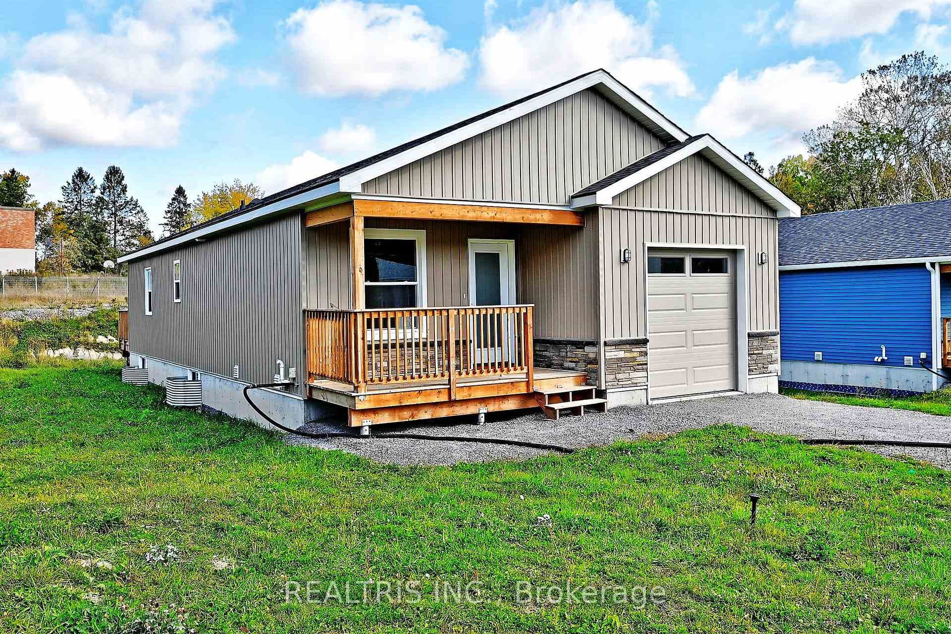 148 Patricia Street photo 2