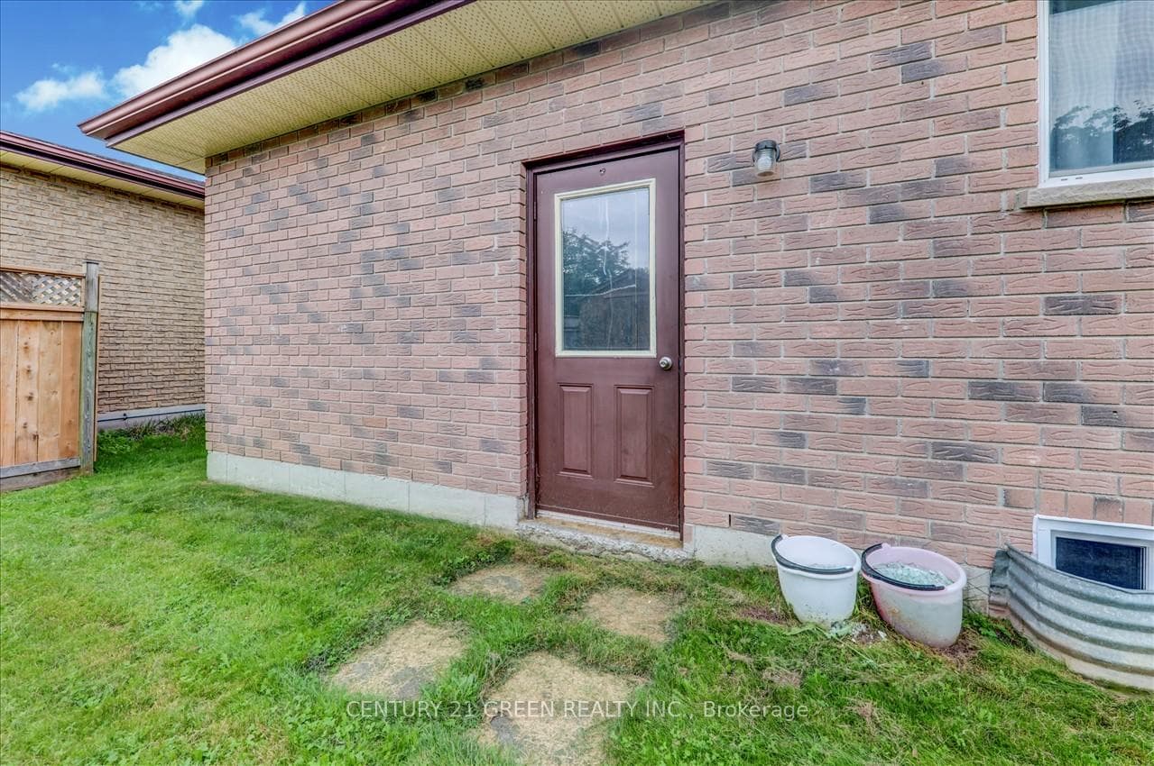 57 Madill Crescent photo 28