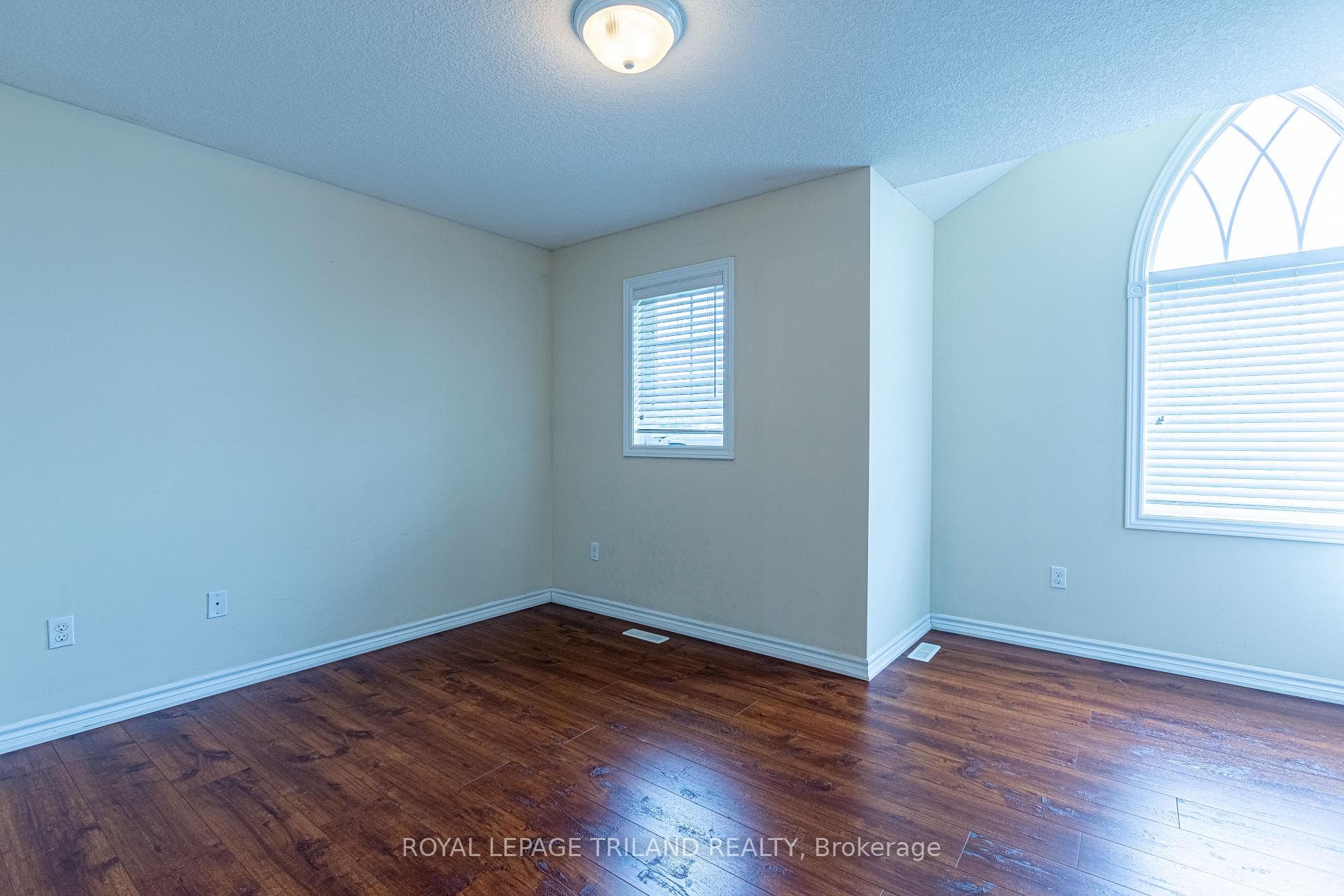 489 Mcmahen Street photo 5