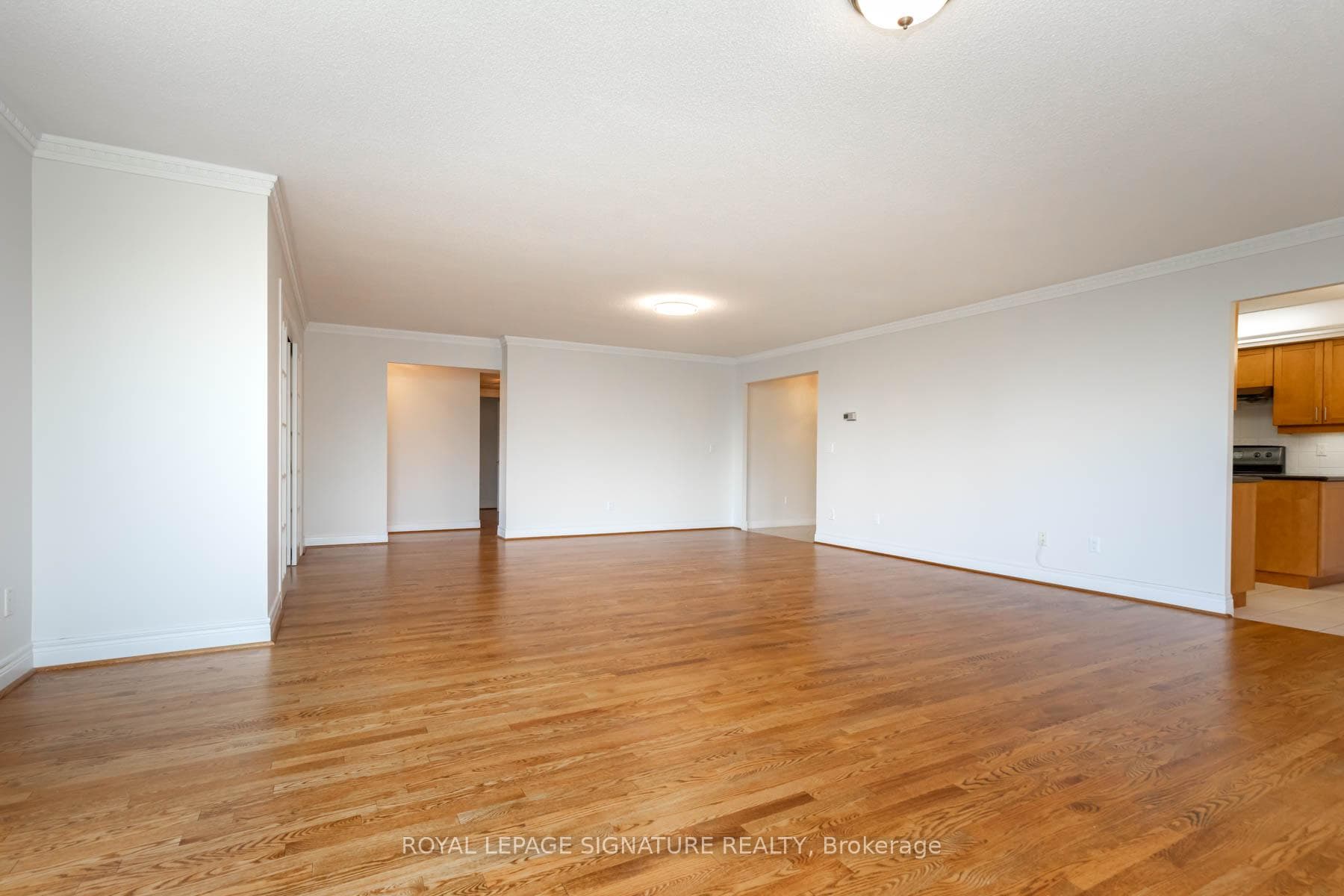 89 Skymark Drive Unit 608 photo 5