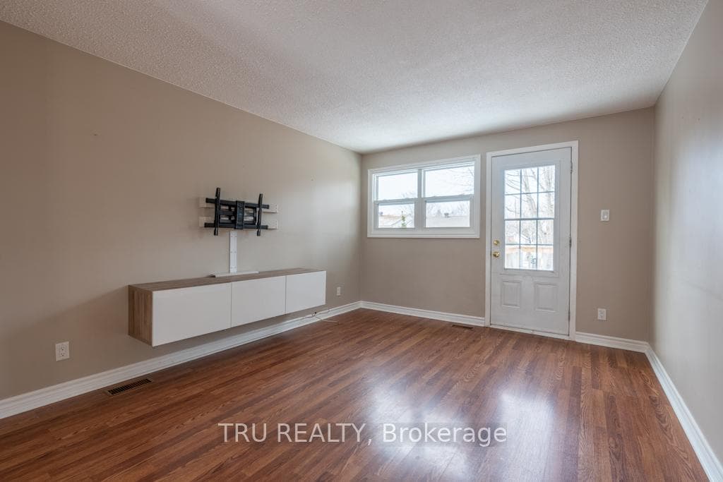 191 Castlefrank Road photo 4
