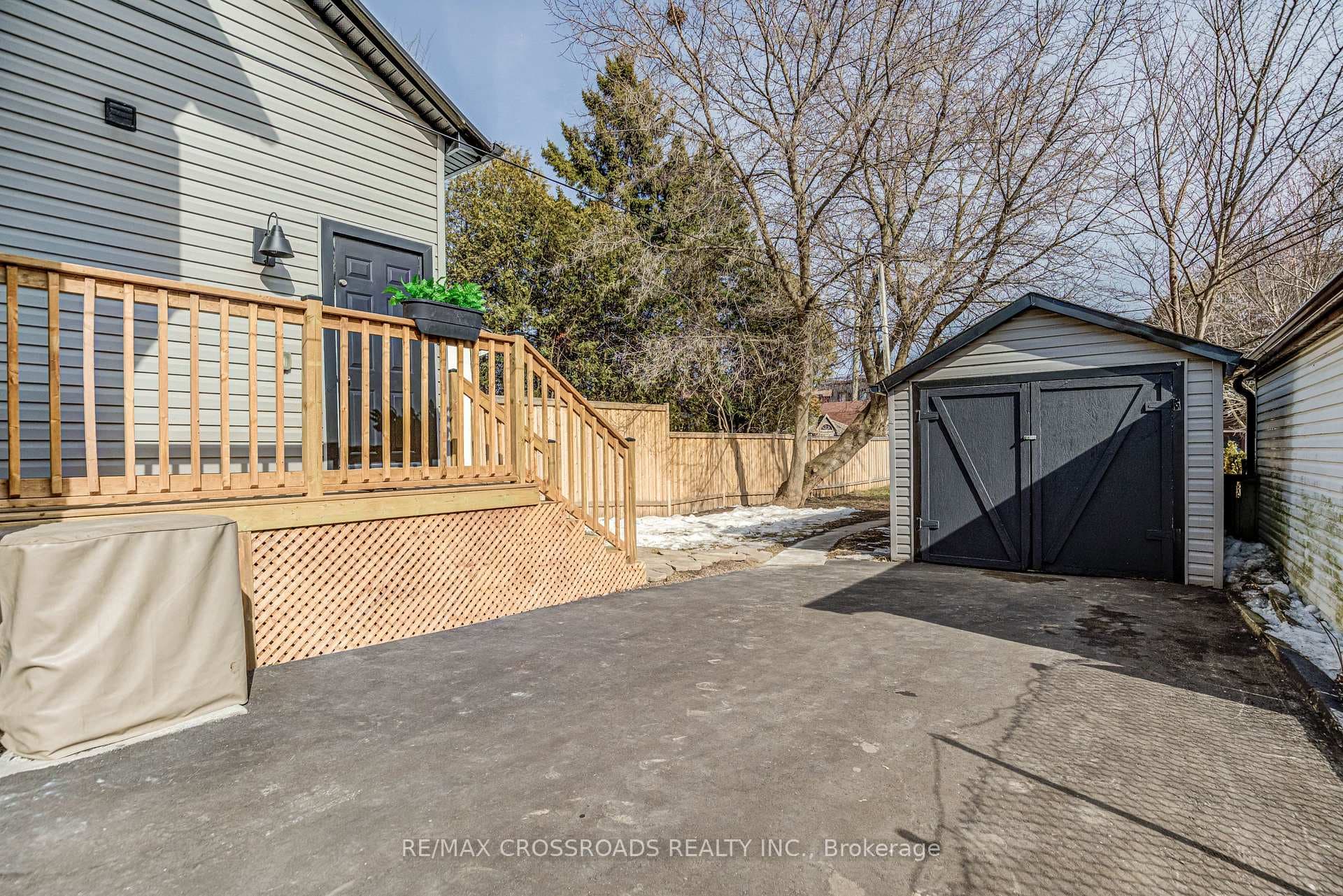 241 McIntosh Street photo 37