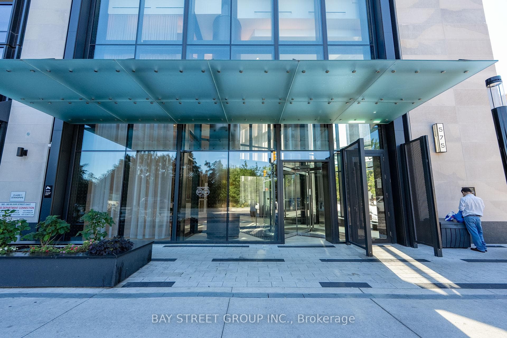 575 Bloor Street Unit 3310 photo 2