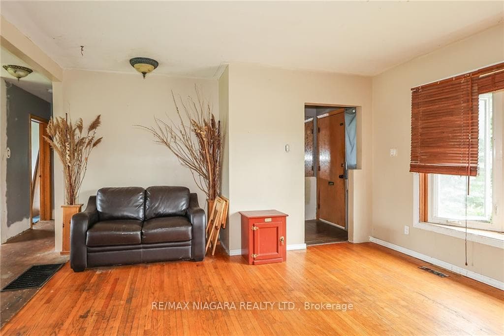 250 Bowen Road photo 5