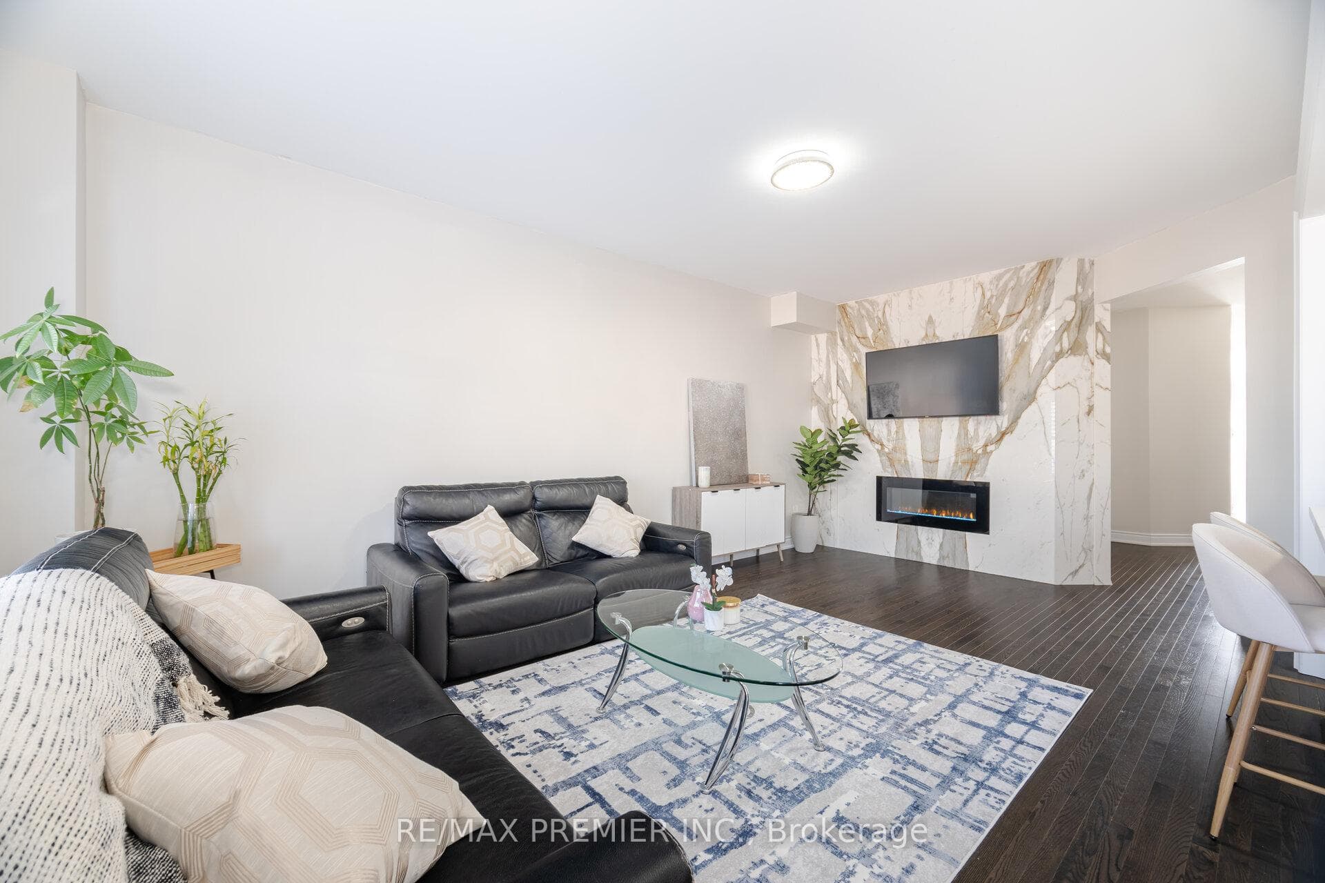 203 Sutherland Avenue photo 17