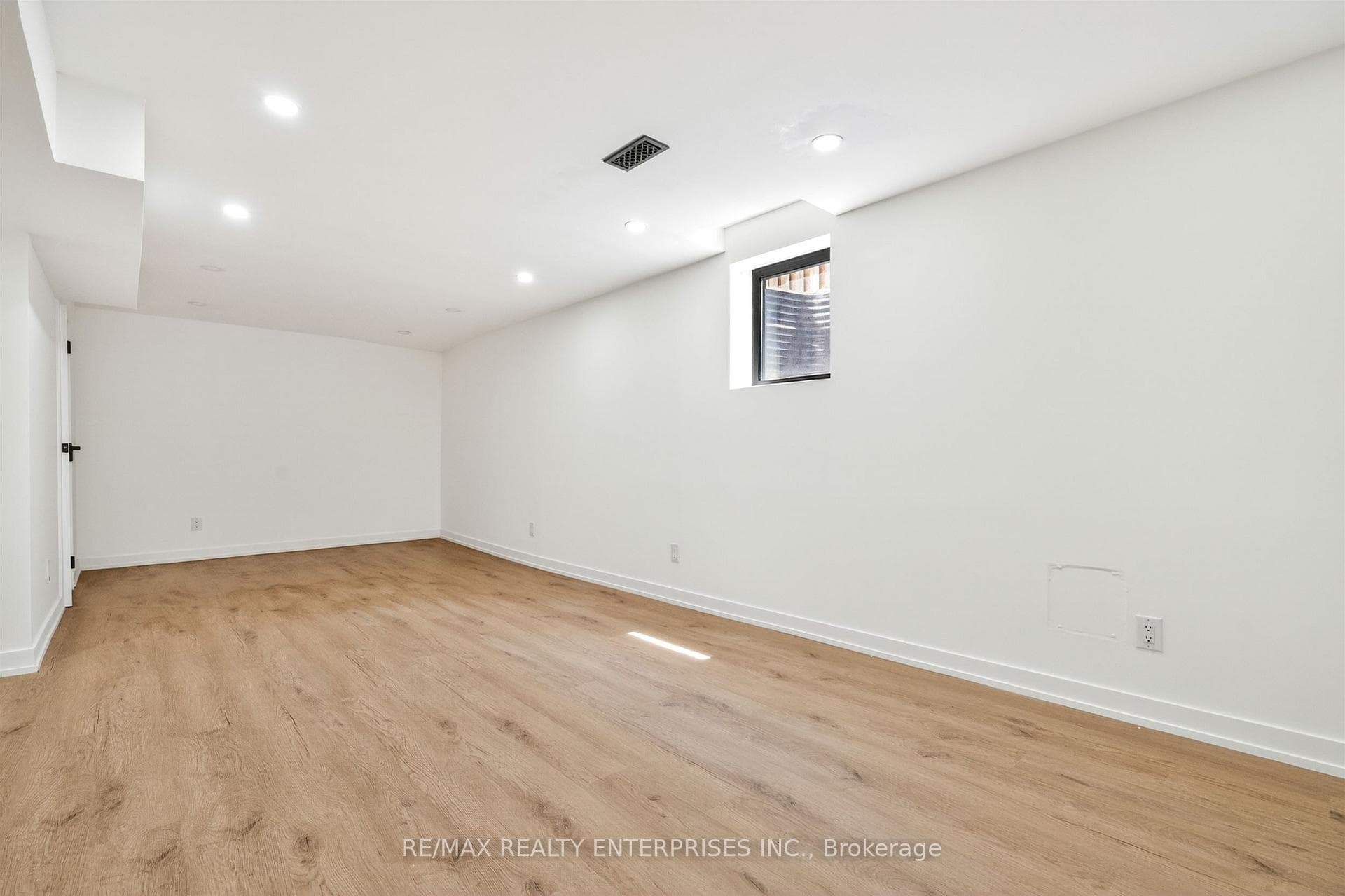 101 Waldie Road photo 38