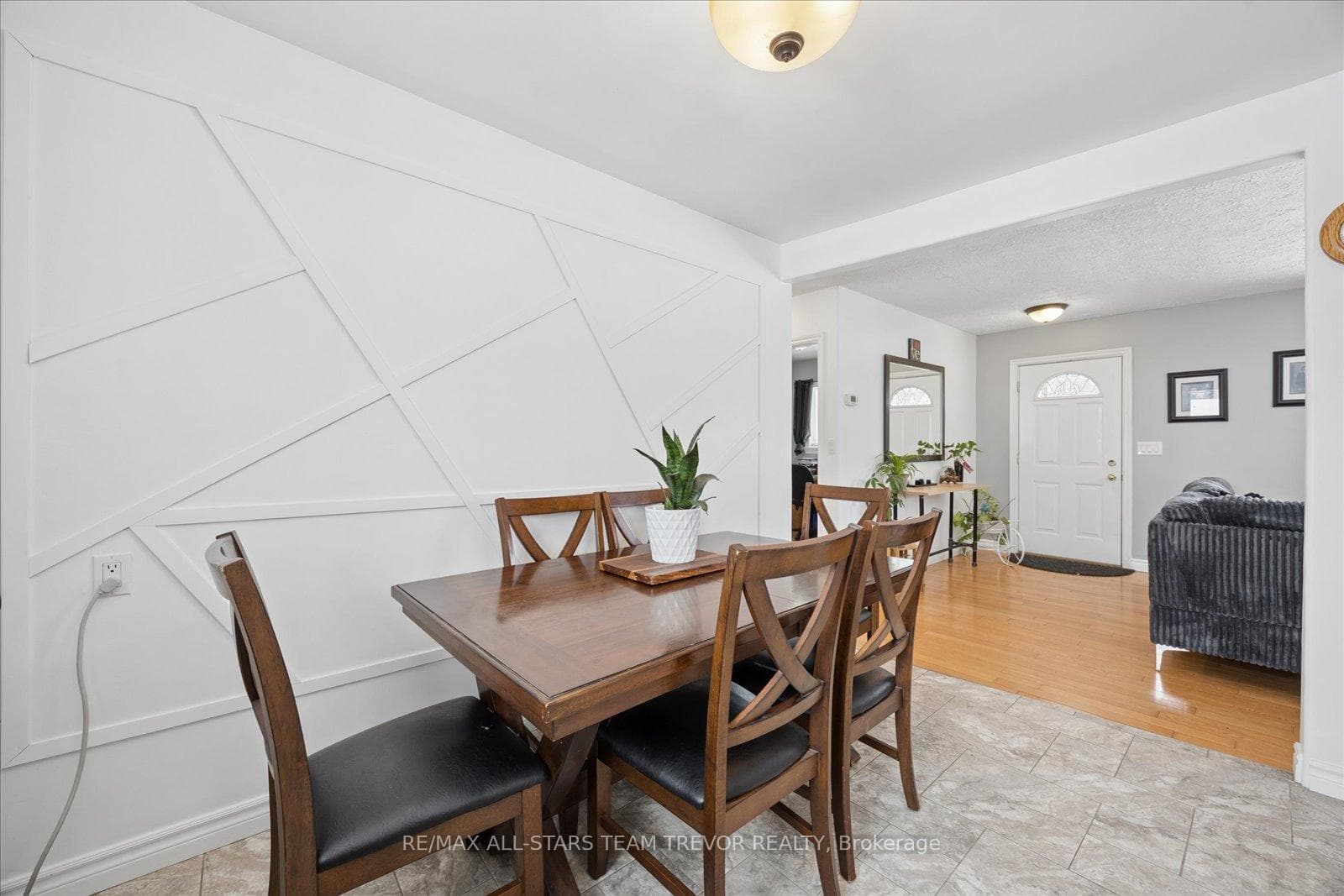 76 Brook Crescent photo 4
