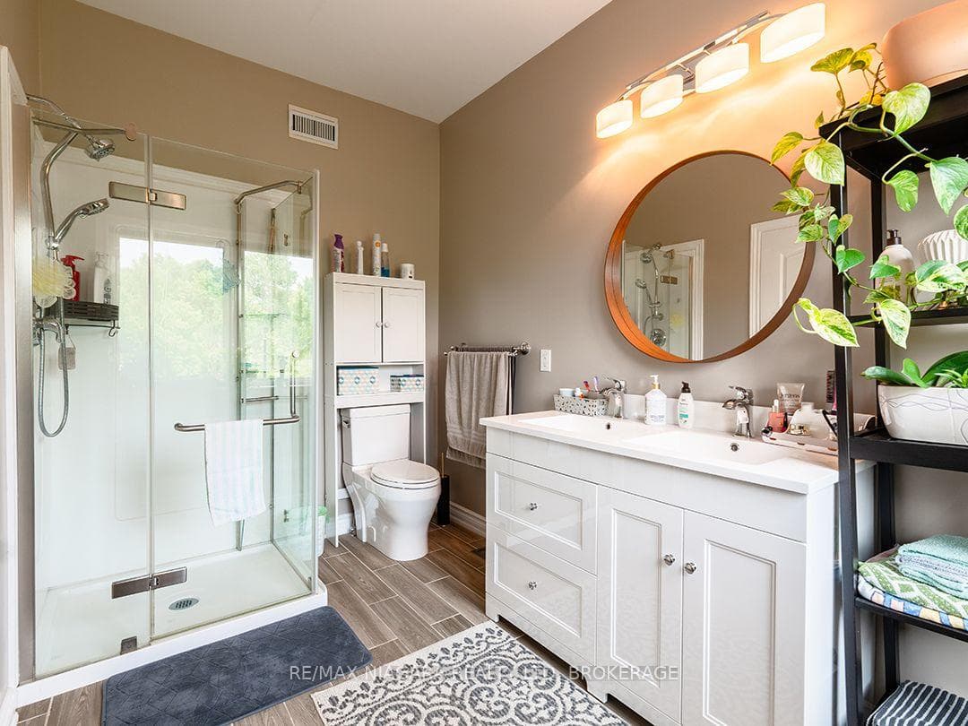 11004 Lakeshore Road photo 28
