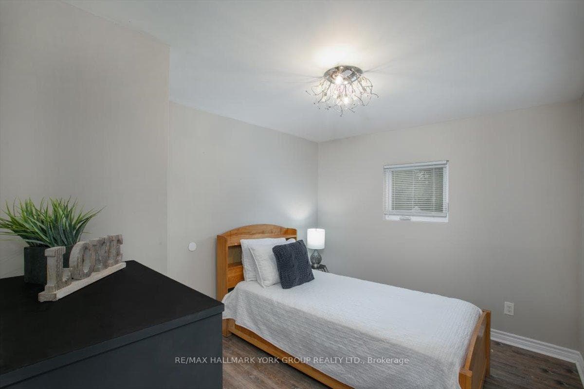 21 Lakeshore Road photo 20