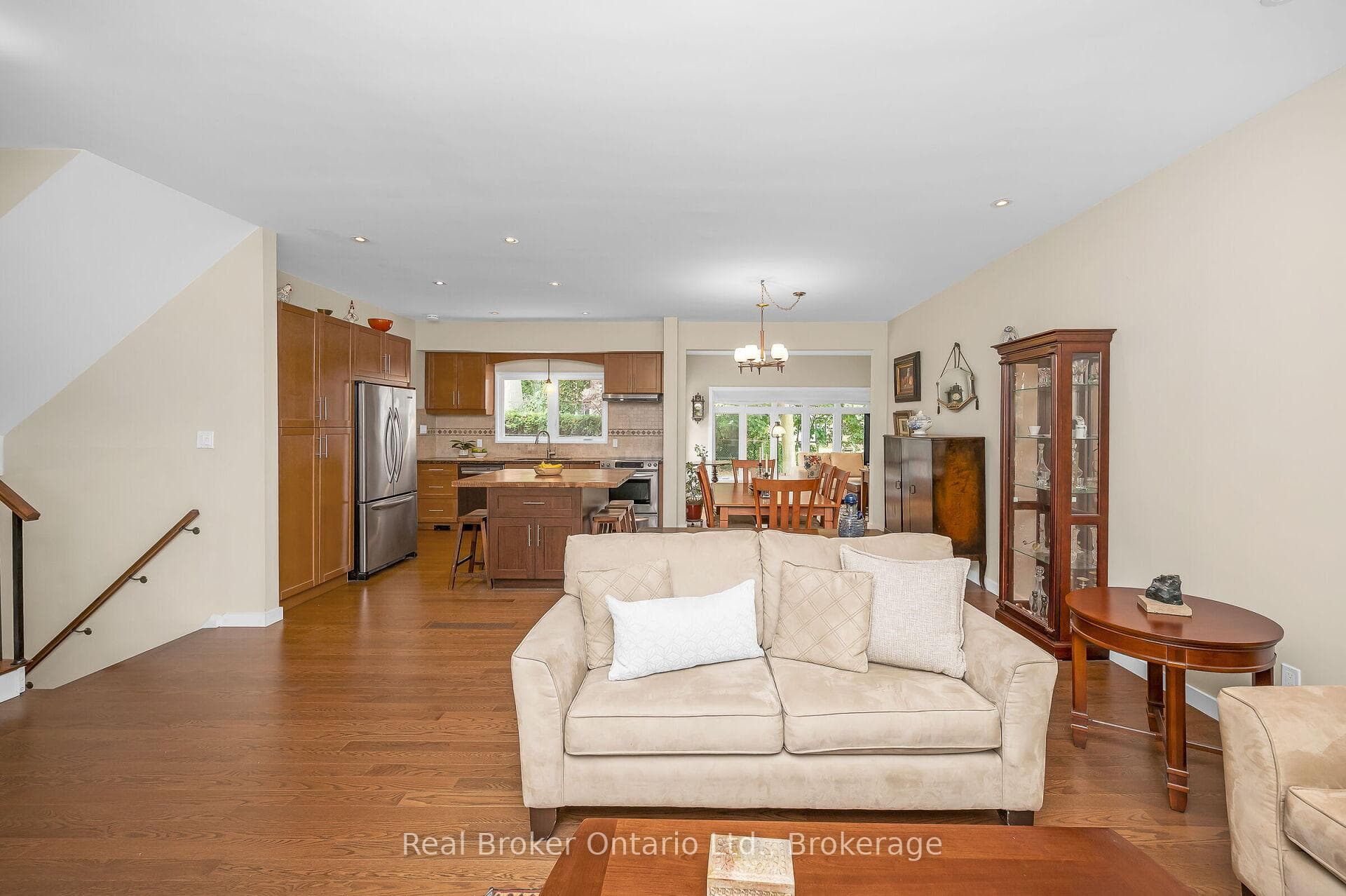 285 Surrey Drive photo 7